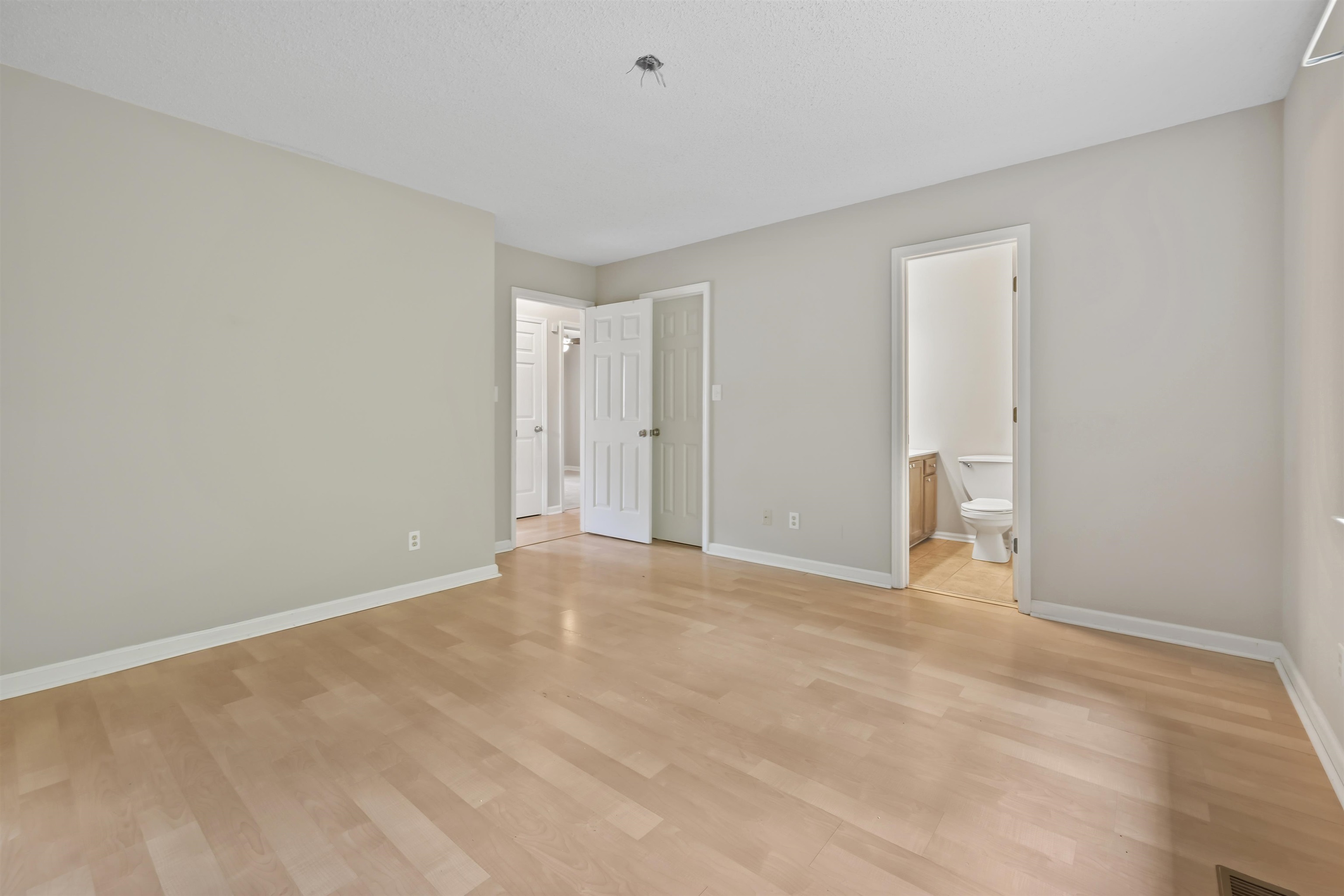 961 Castlewood Dr. Property Photo 13