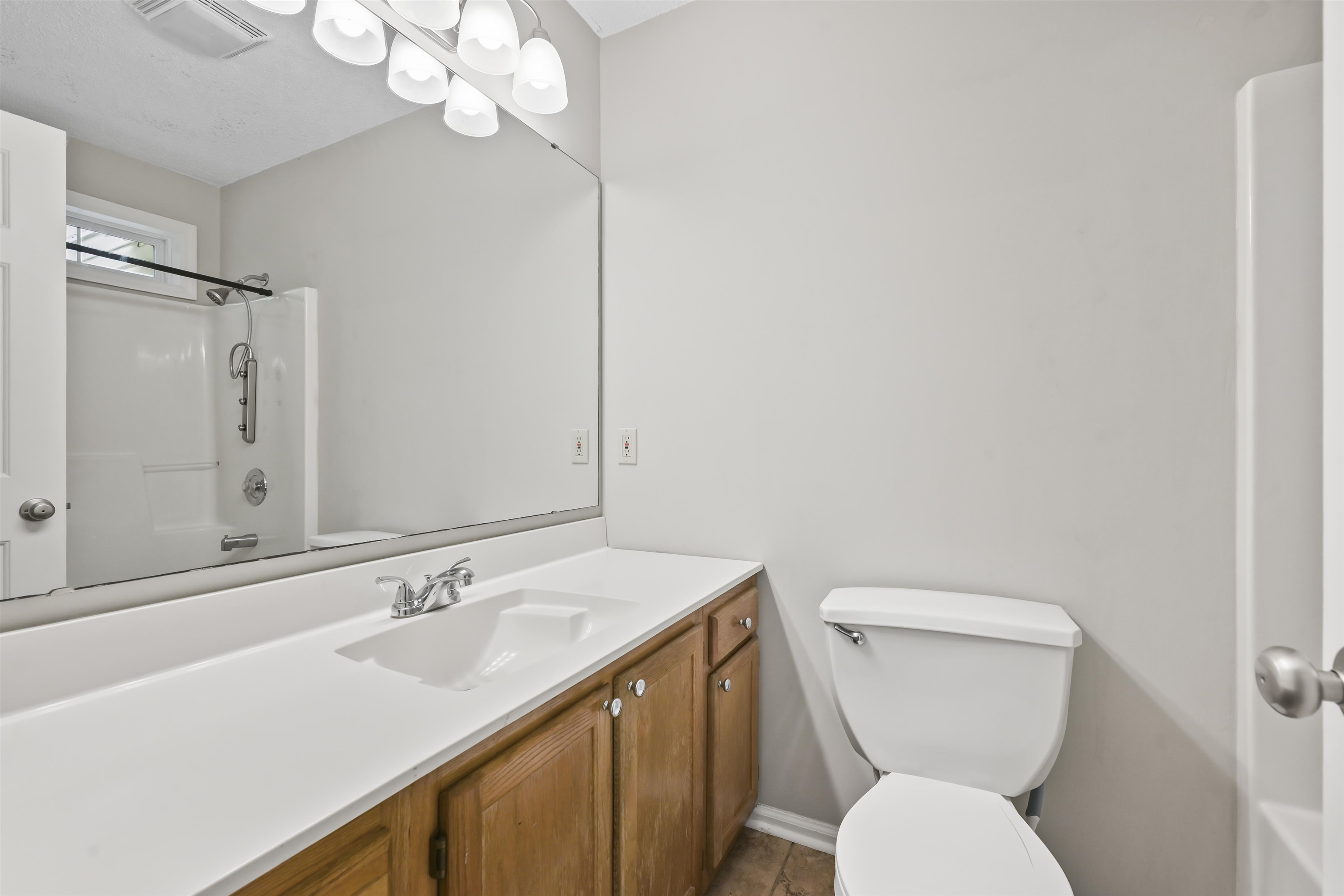 961 Castlewood Dr. Property Photo 14