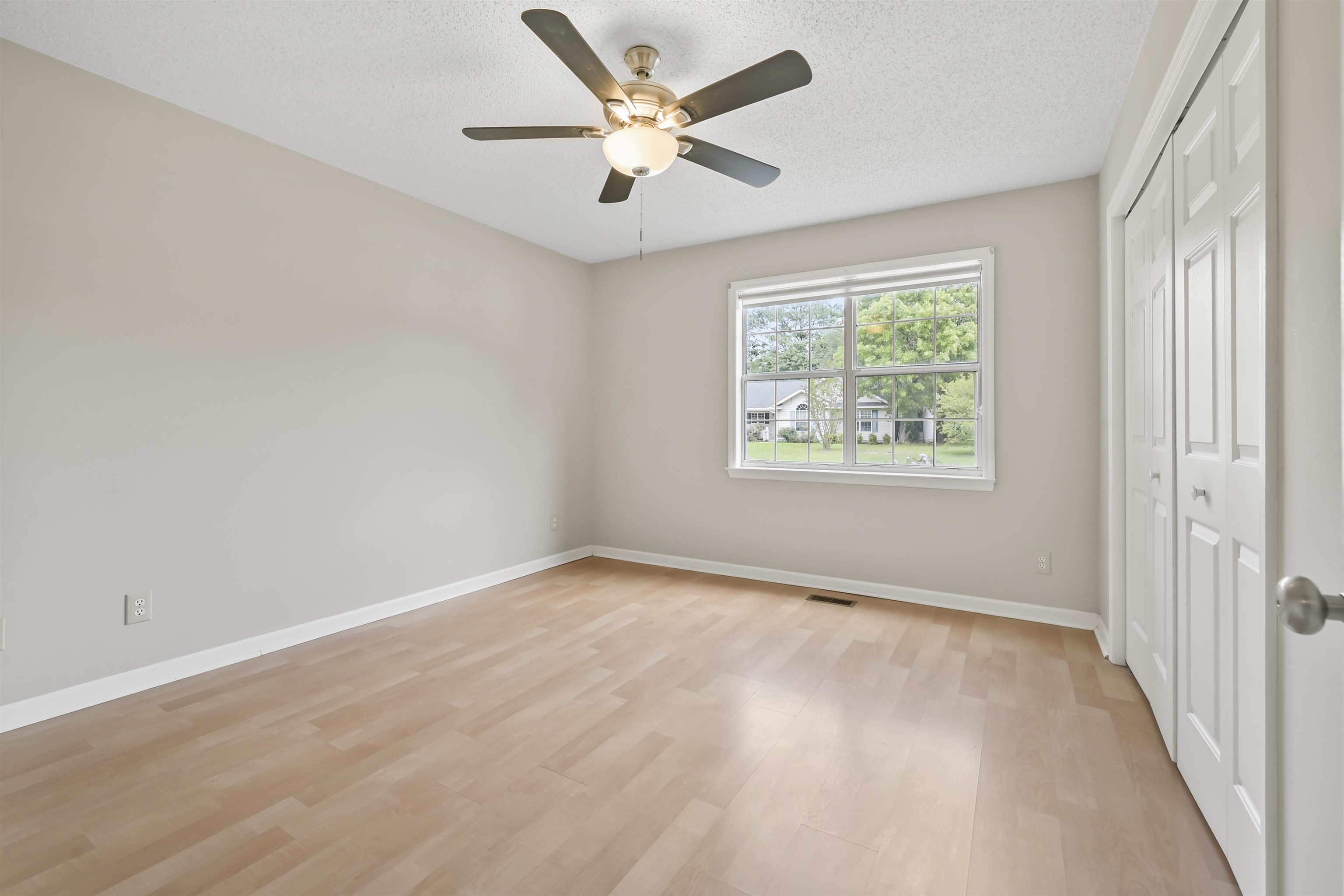 961 Castlewood Dr. Property Photo 16
