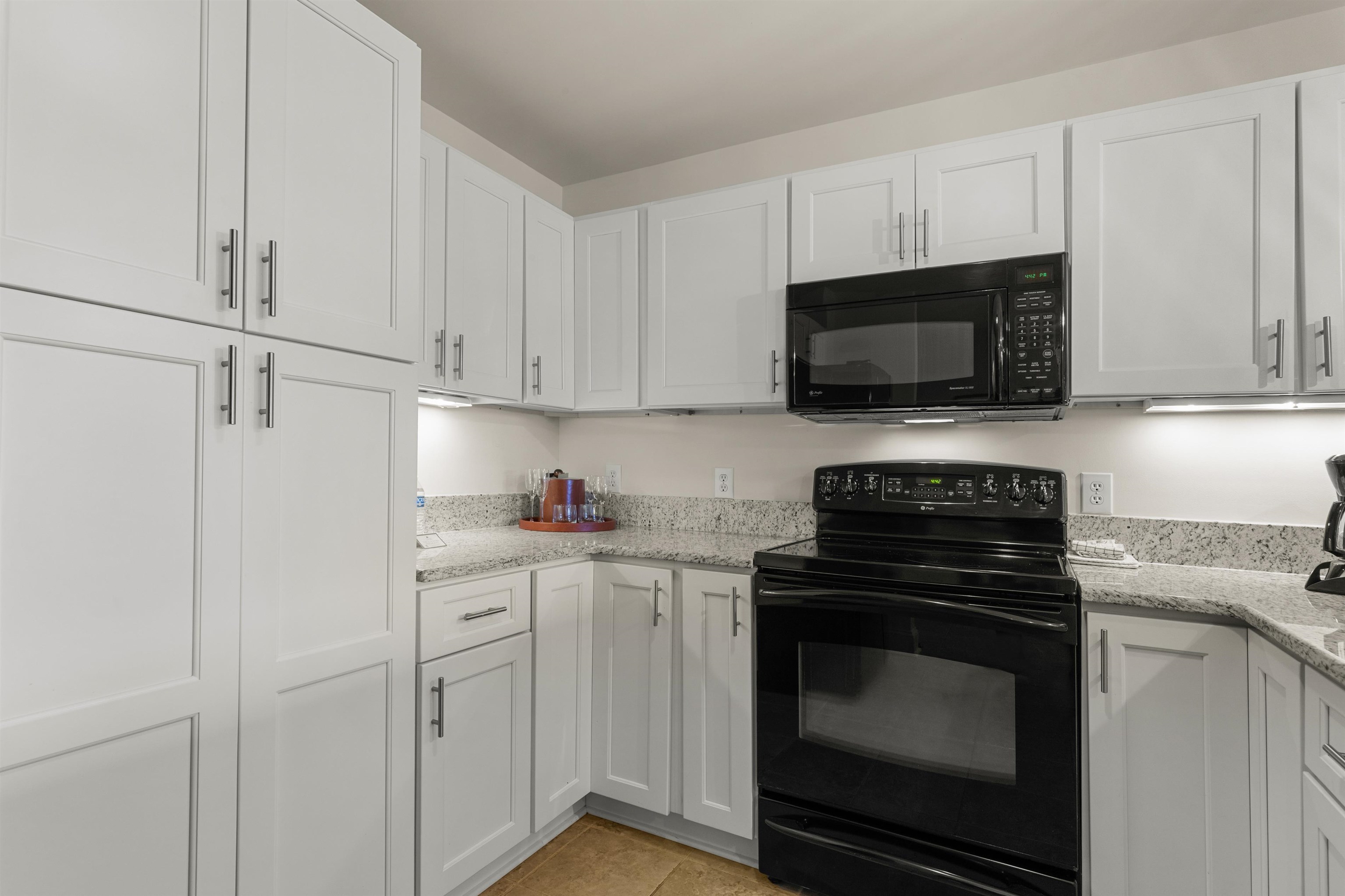8121 Amalfi Pl. Property Photo 4