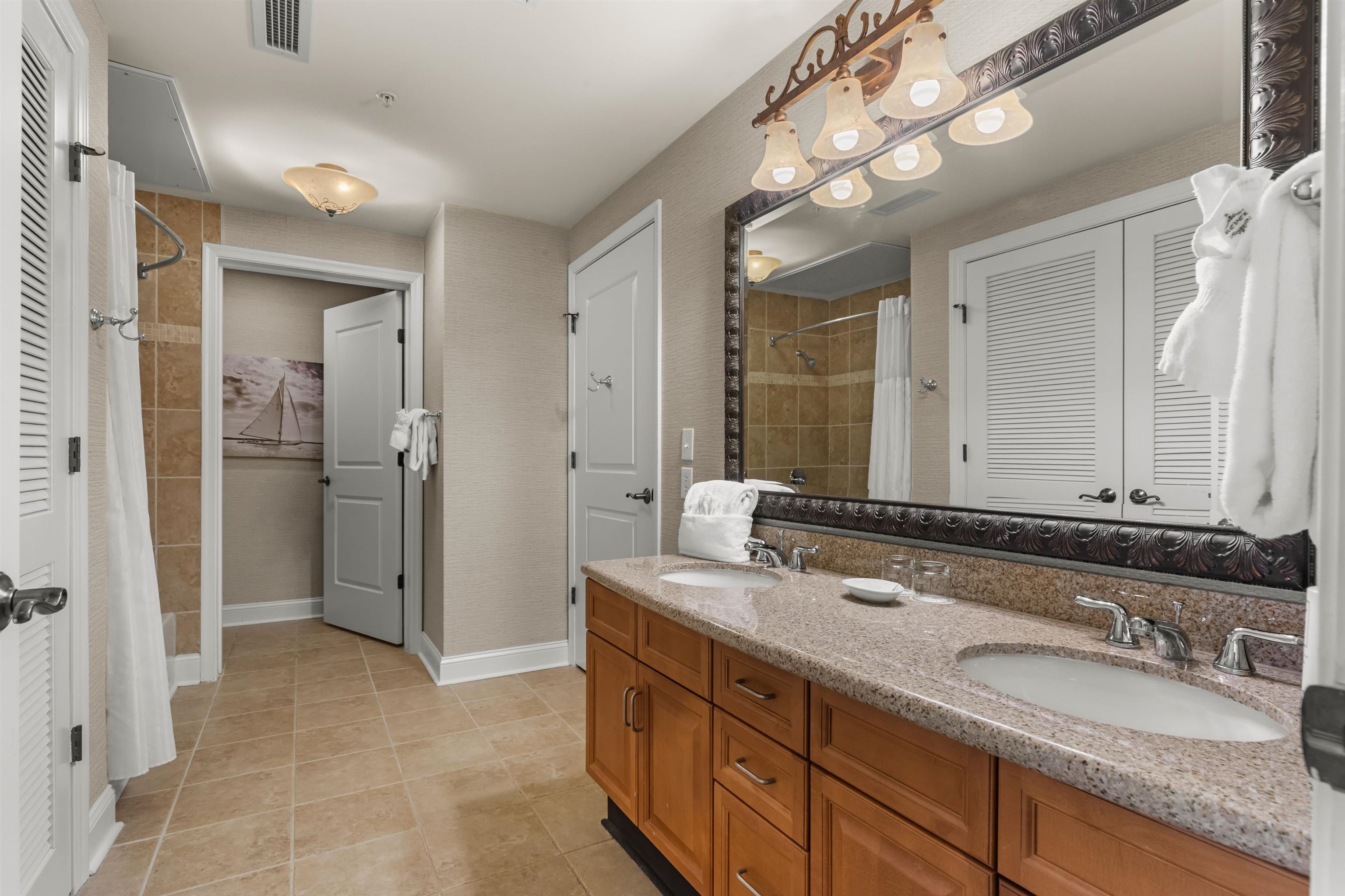 8121 Amalfi Pl. Property Photo 15
