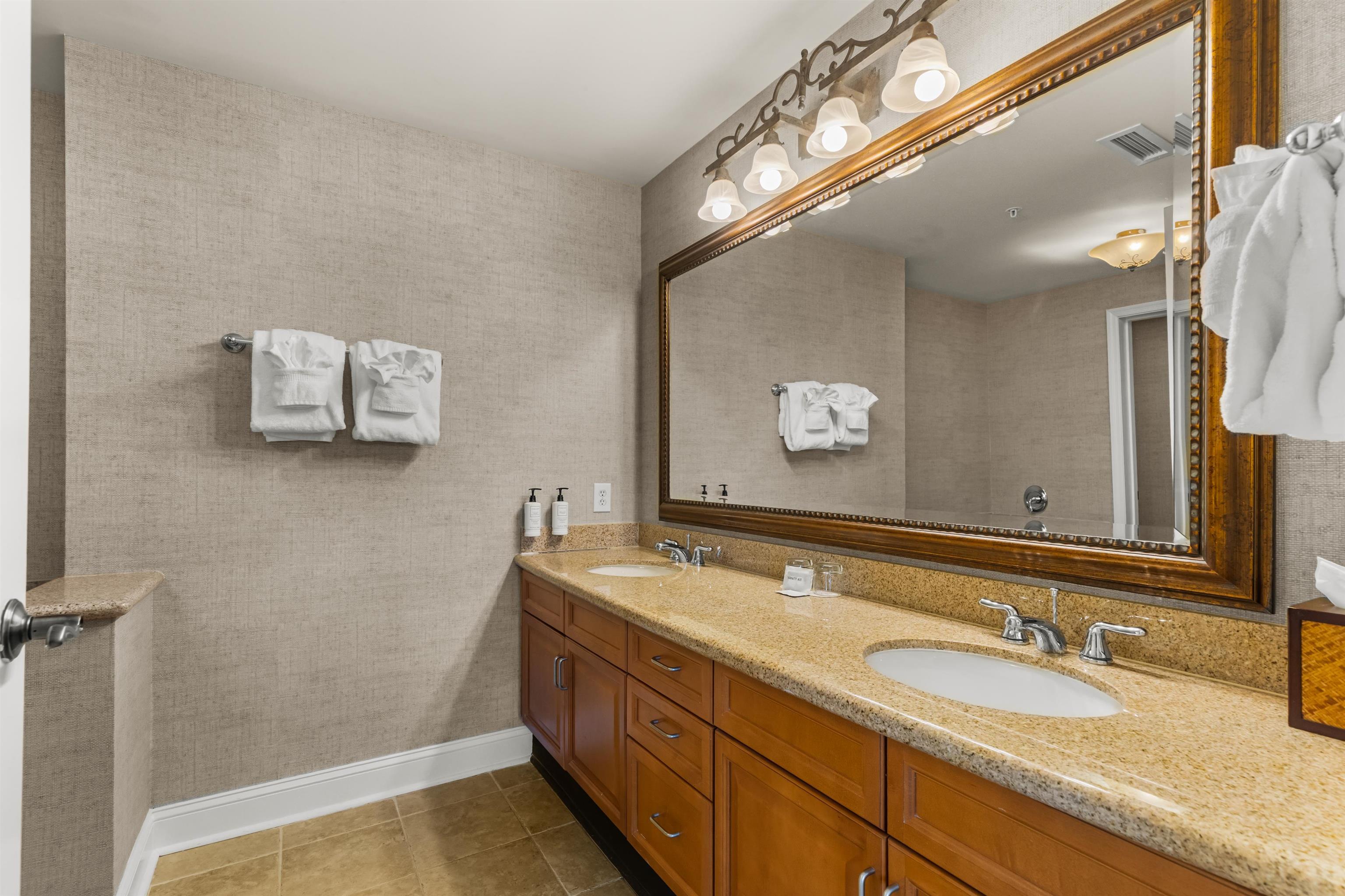 8121 Amalfi Pl. Property Photo 22