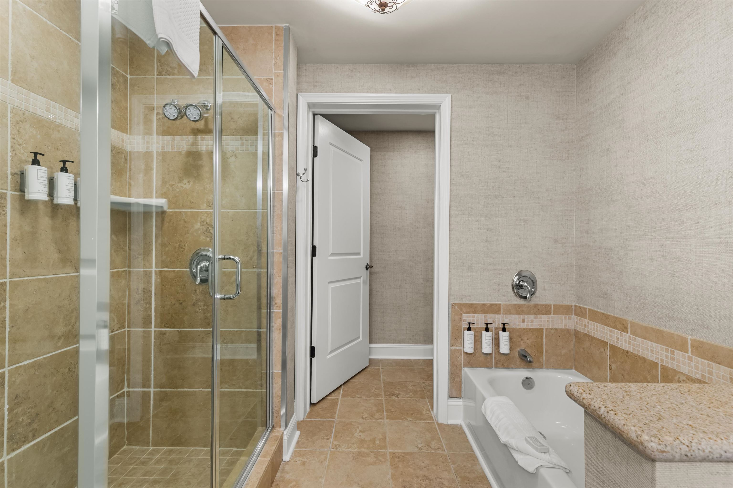 8121 Amalfi Pl. Property Photo 23