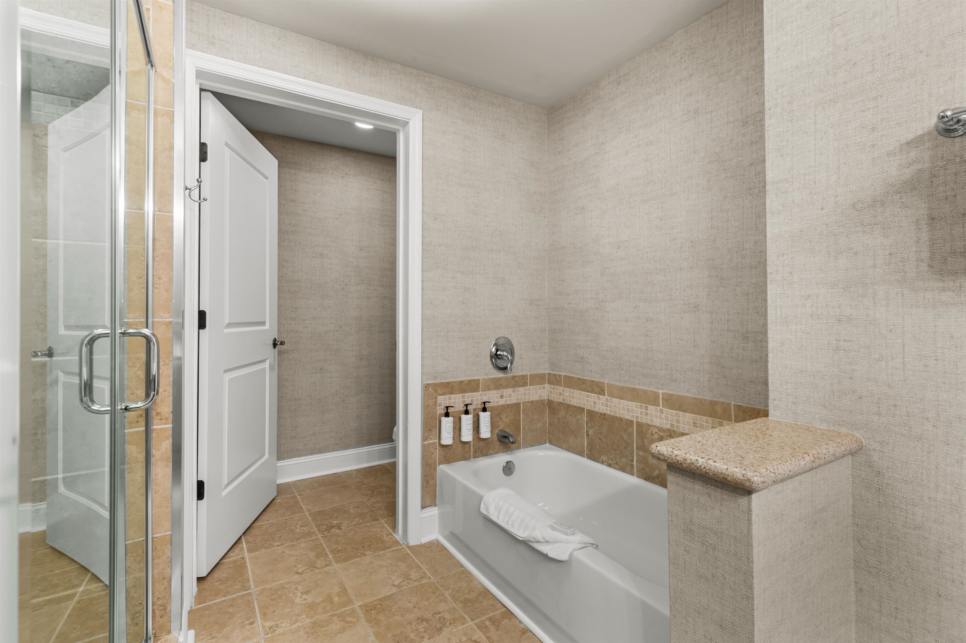 8121 Amalfi Pl. Property Photo 24