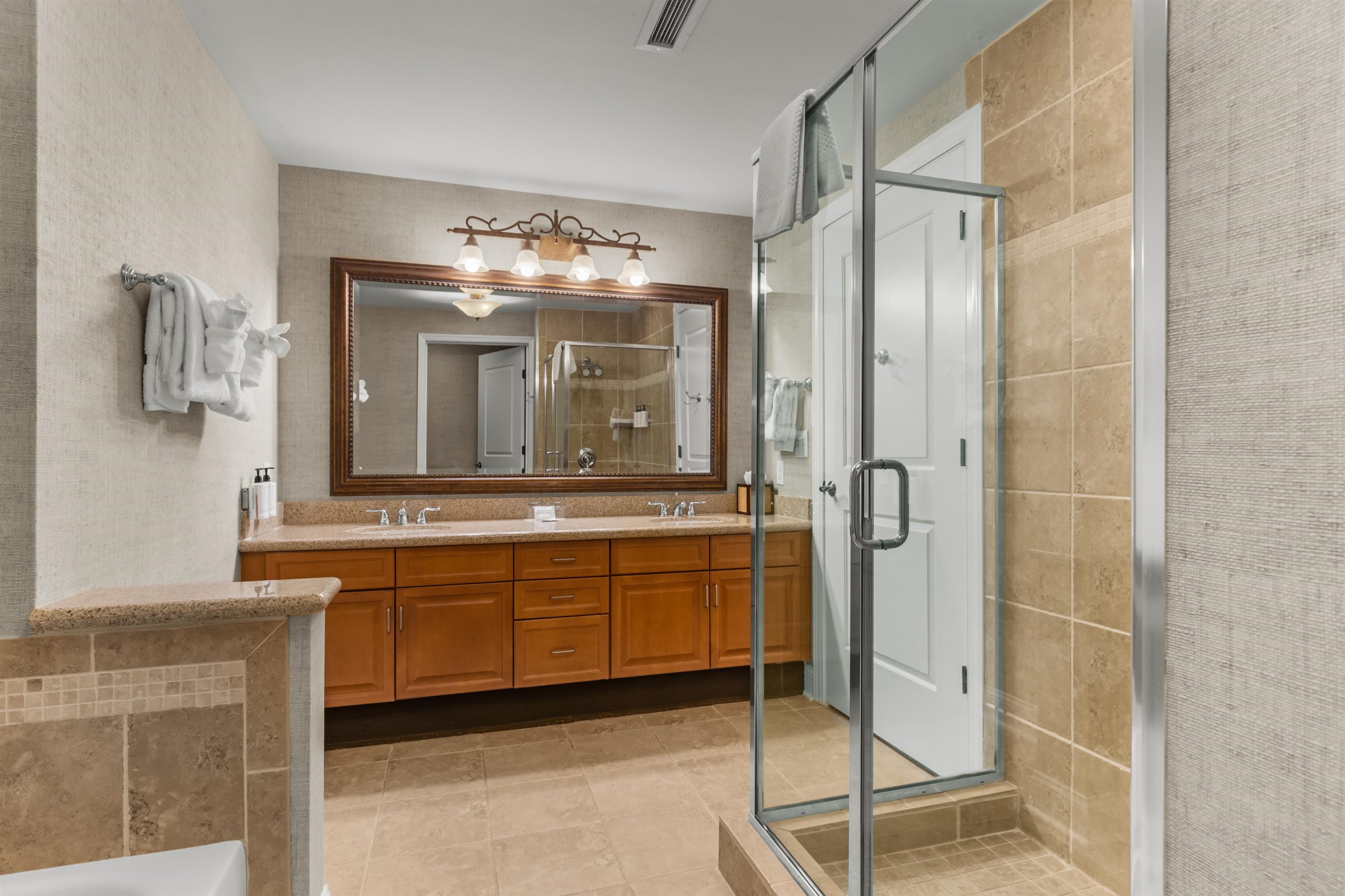 8121 Amalfi Pl. Property Photo 25