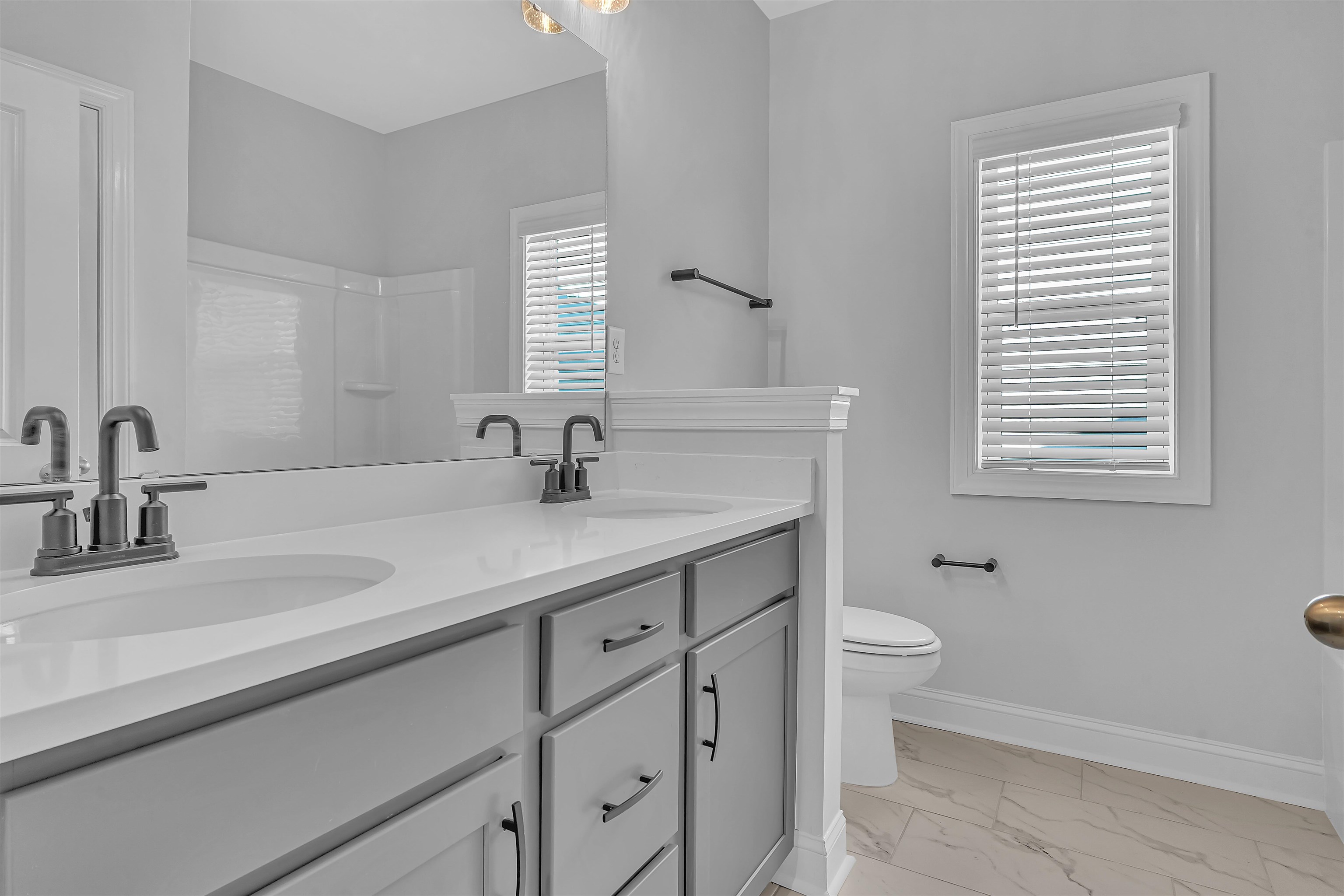 1107 Nw Rosefield Way Property Photo 4