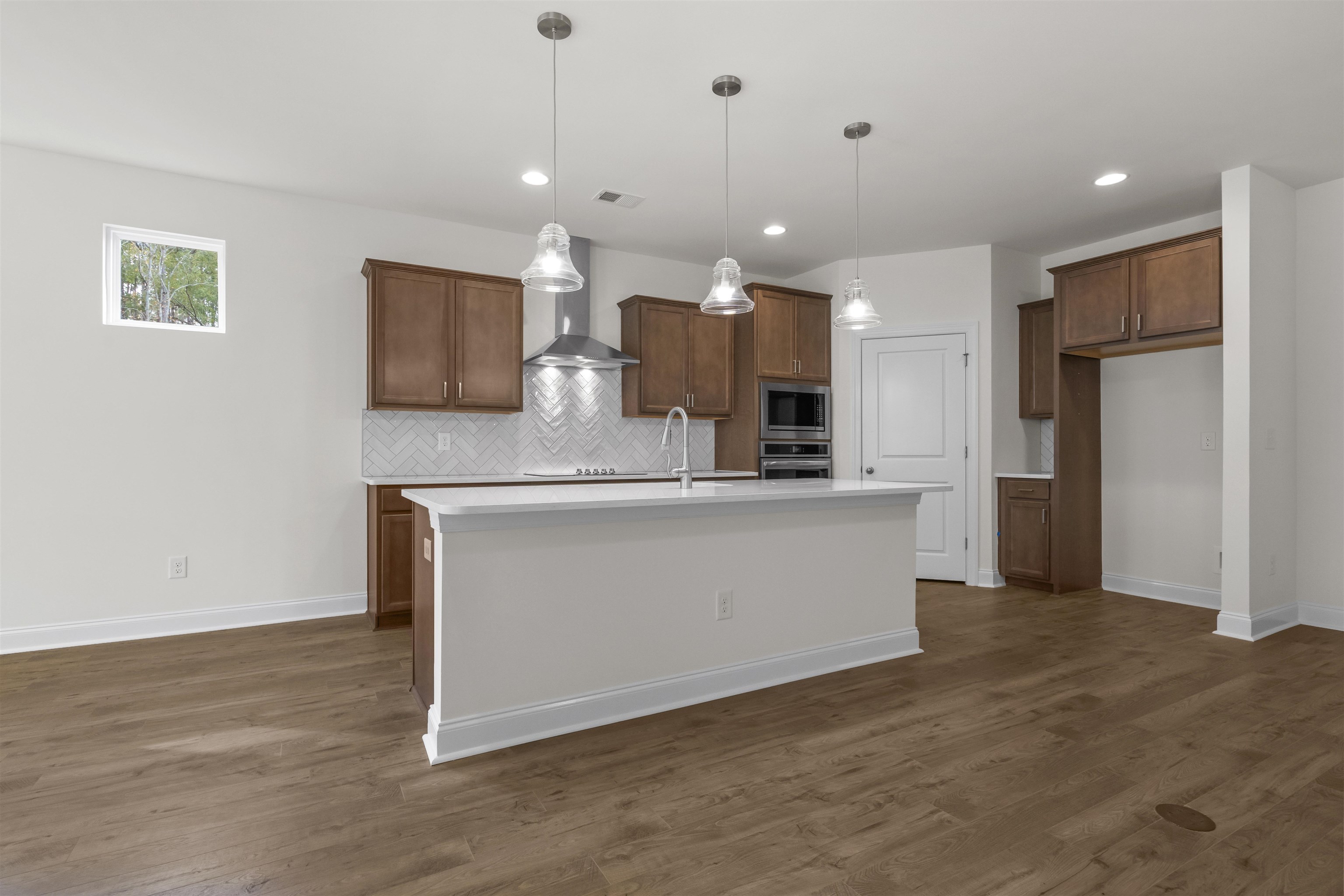 1107 Nw Rosefield Way Property Photo 9