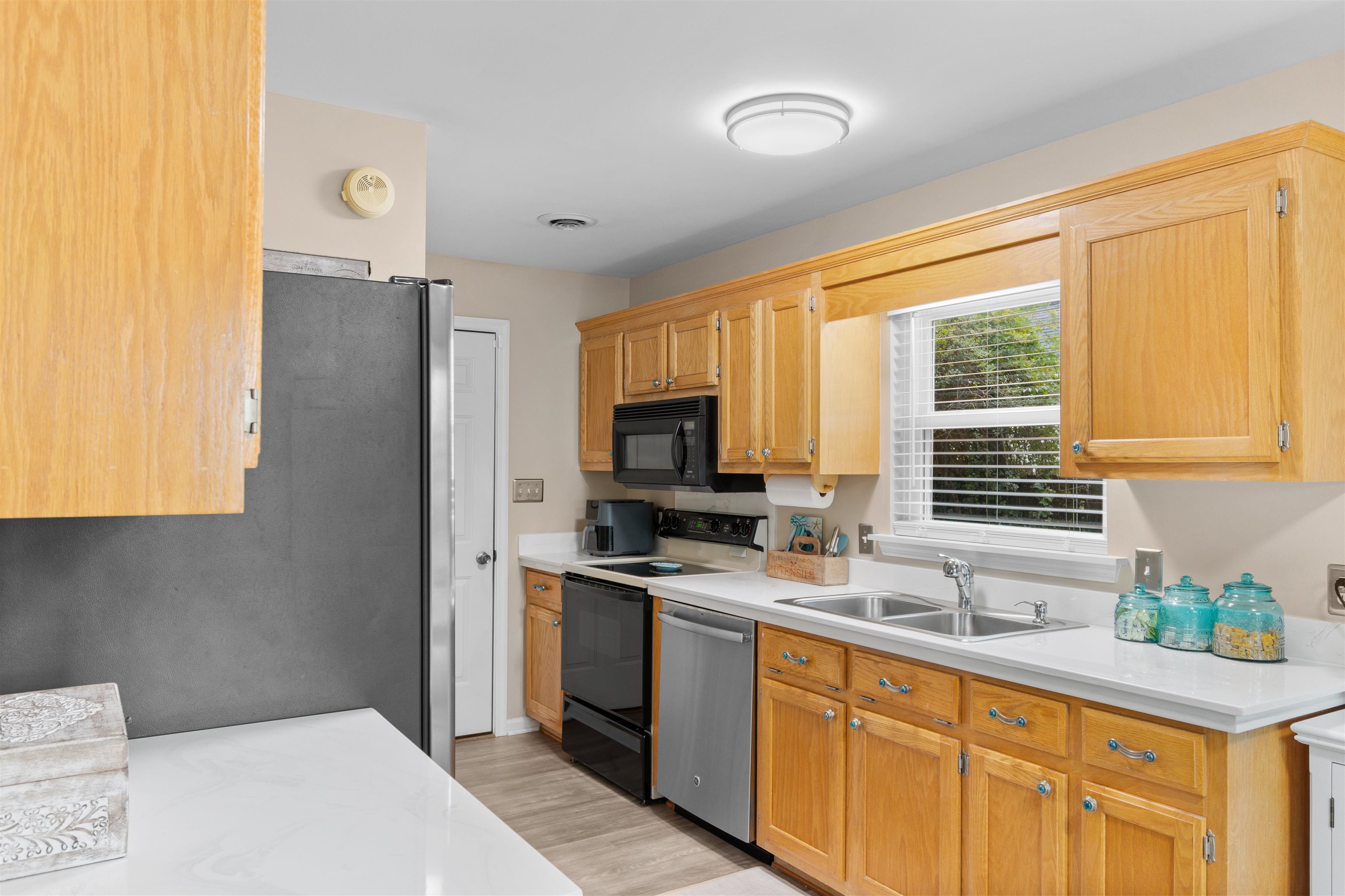 2927 Temperance Dr. Property Photo 8