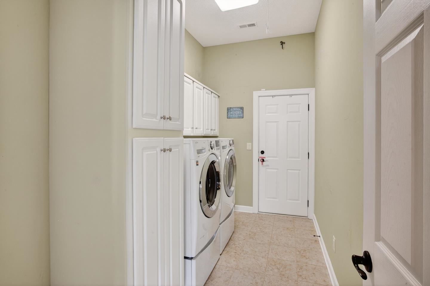121 Willow Bay Dr. Property Photo 37