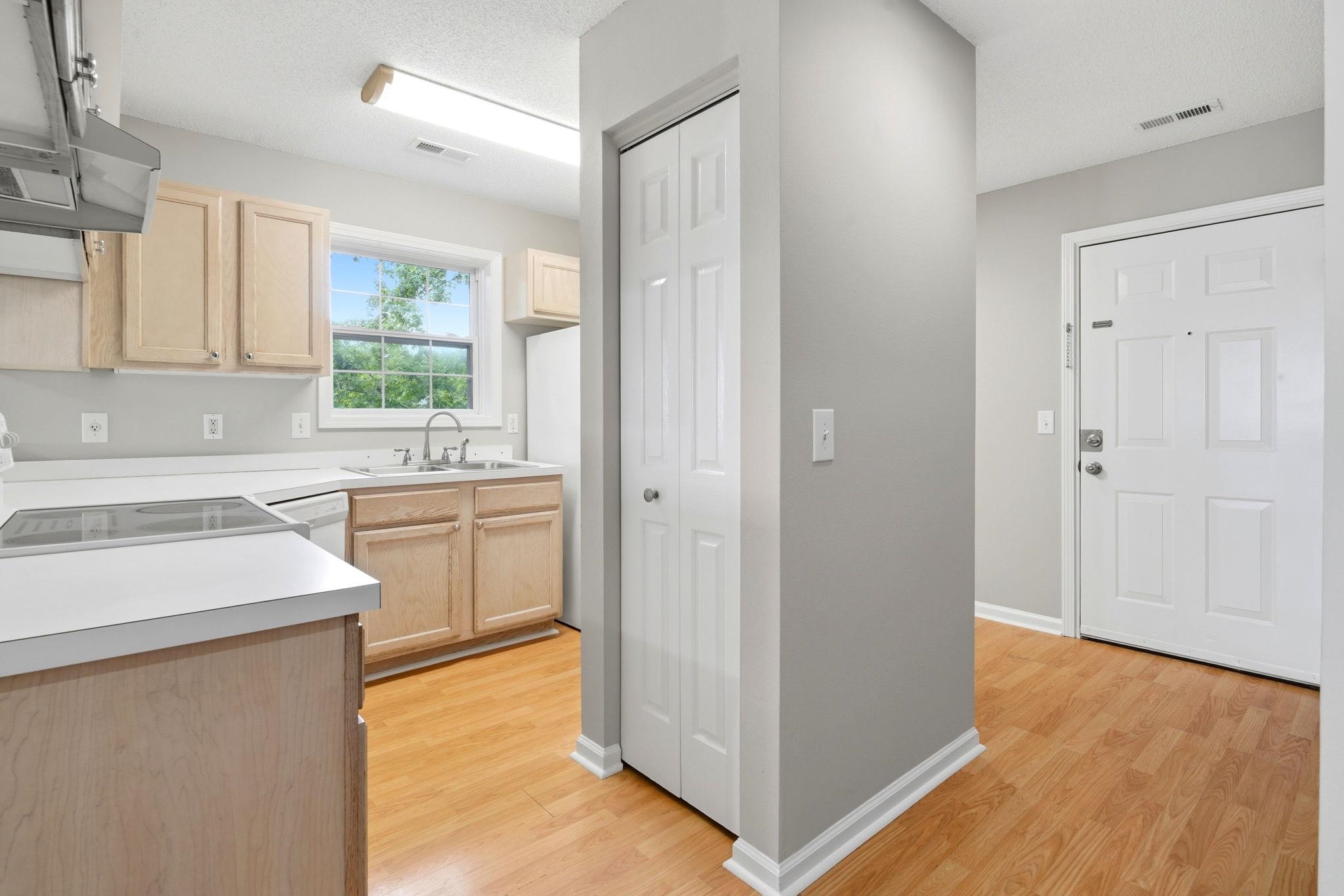 4257 Villas Dr. Property Photo 4
