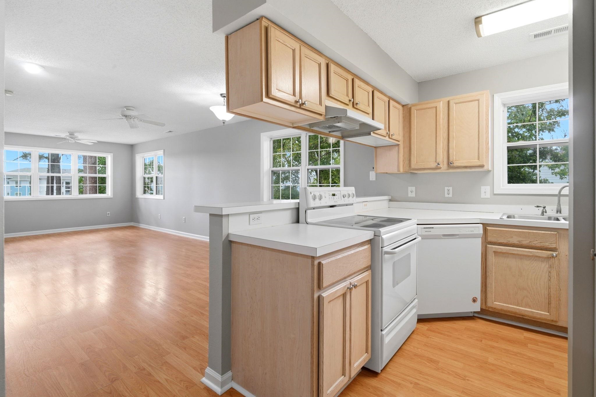 4257 Villas Dr. Property Photo 10