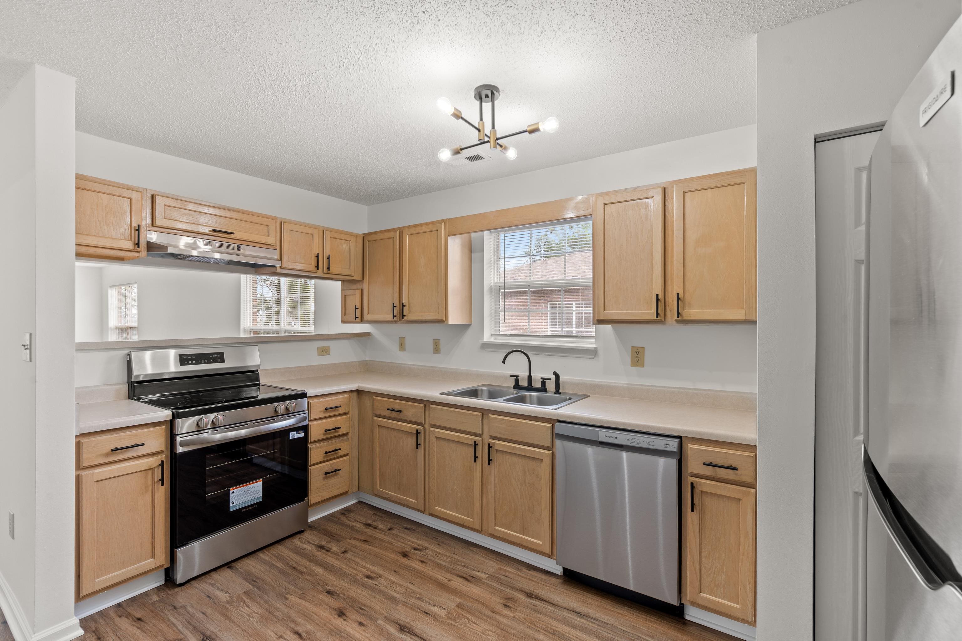 4243 Villas Dr. Property Photo 5