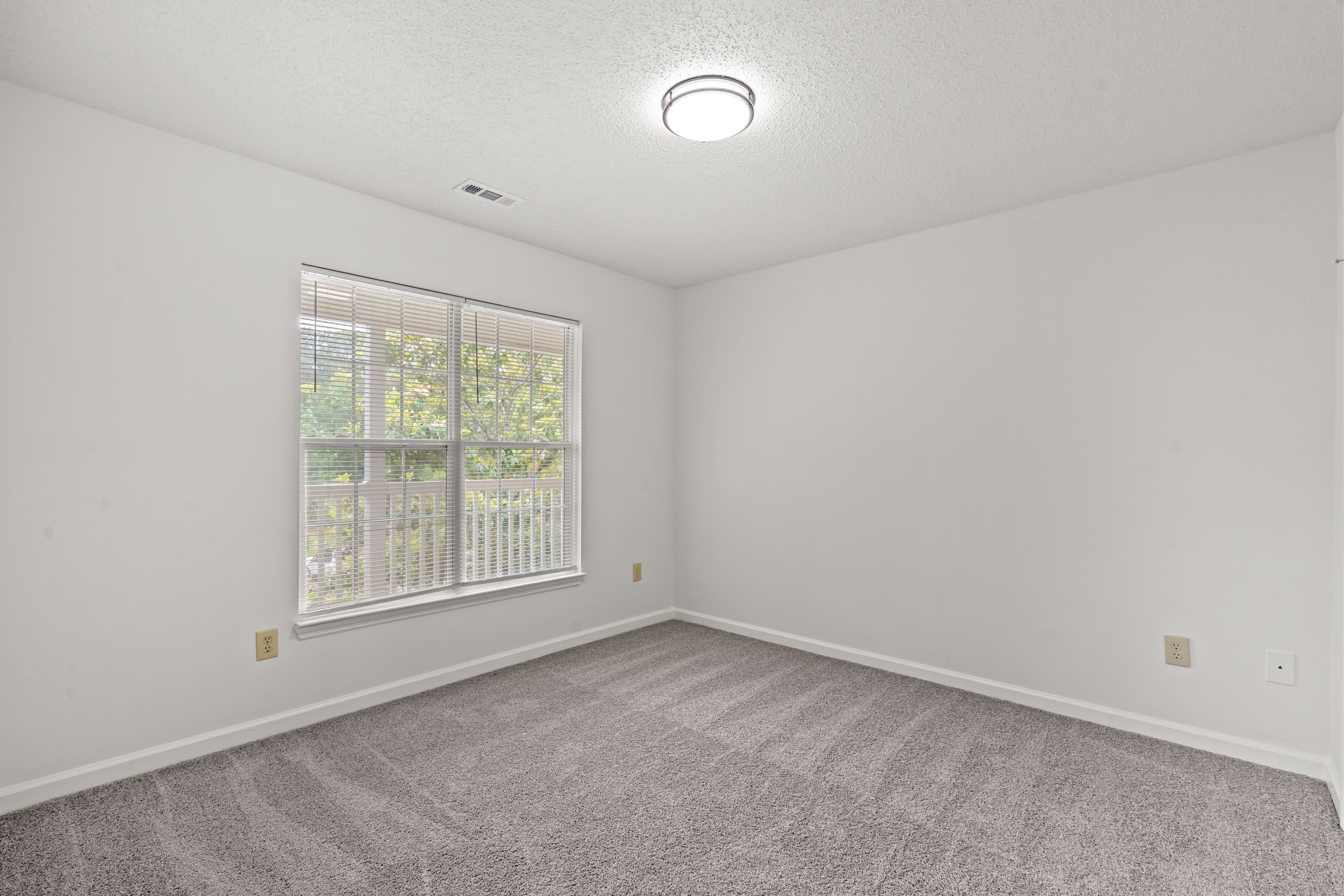 4243 Villas Dr. Property Photo 8