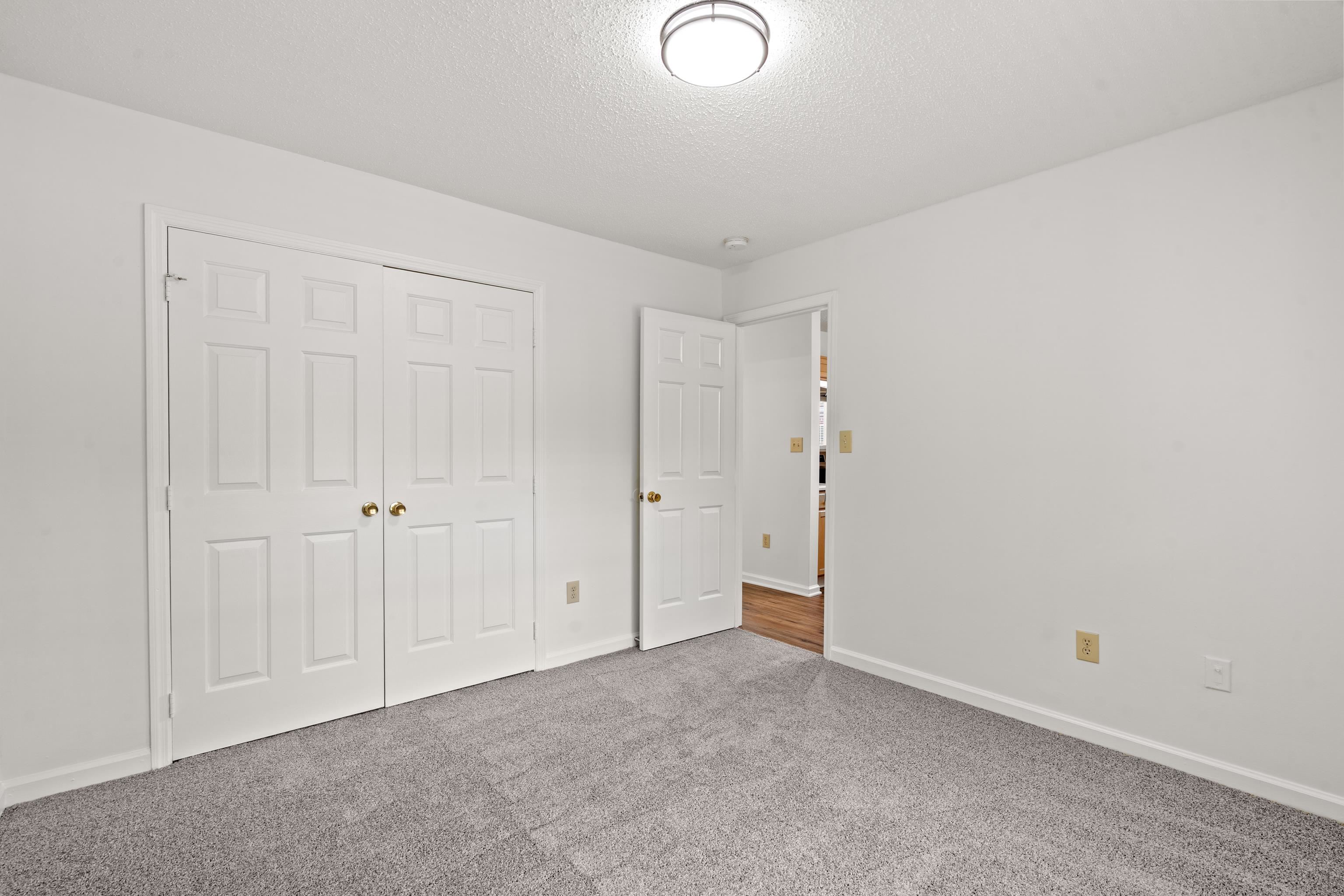 4243 Villas Dr. Property Photo 9