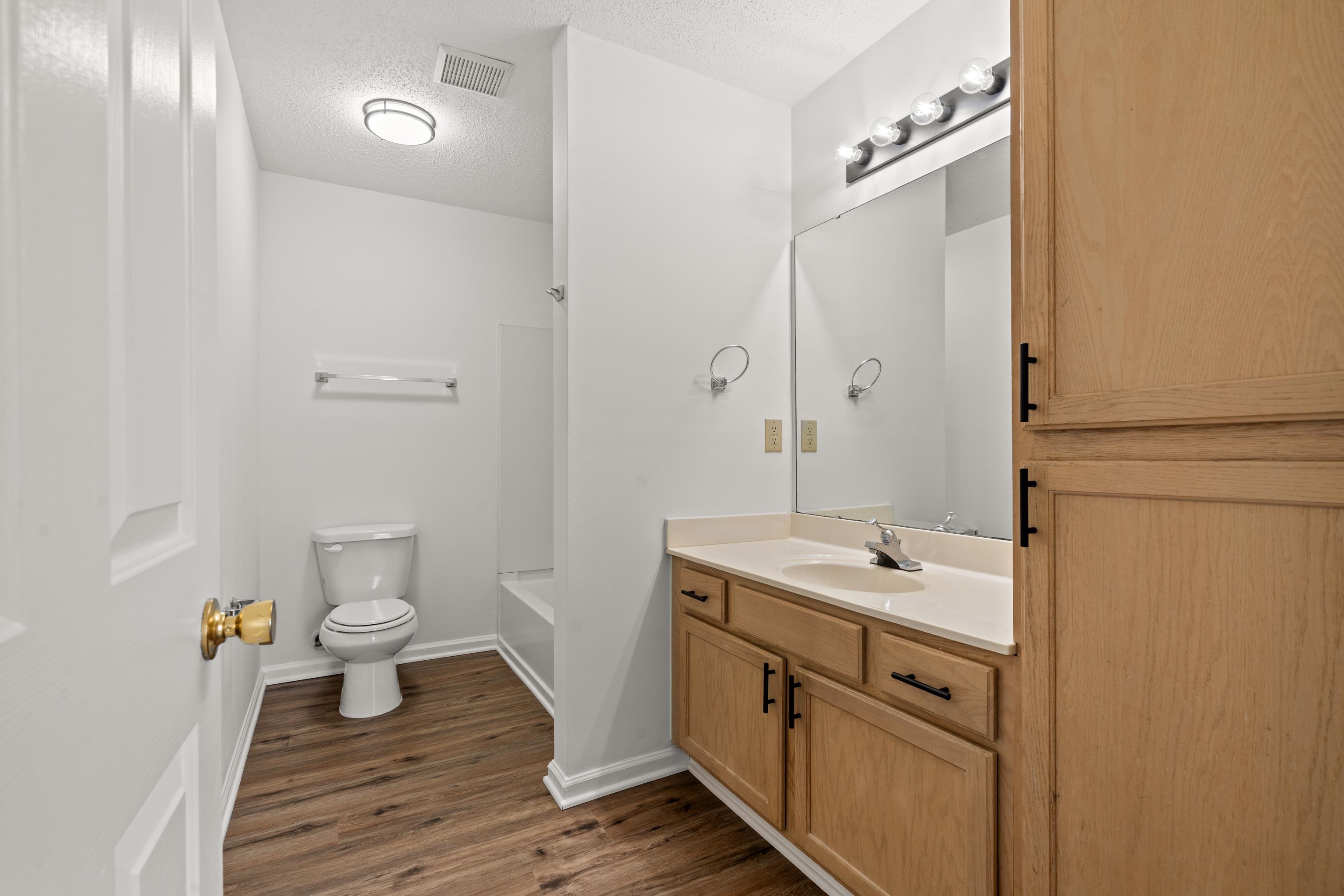 4243 Villas Dr. Property Photo 12