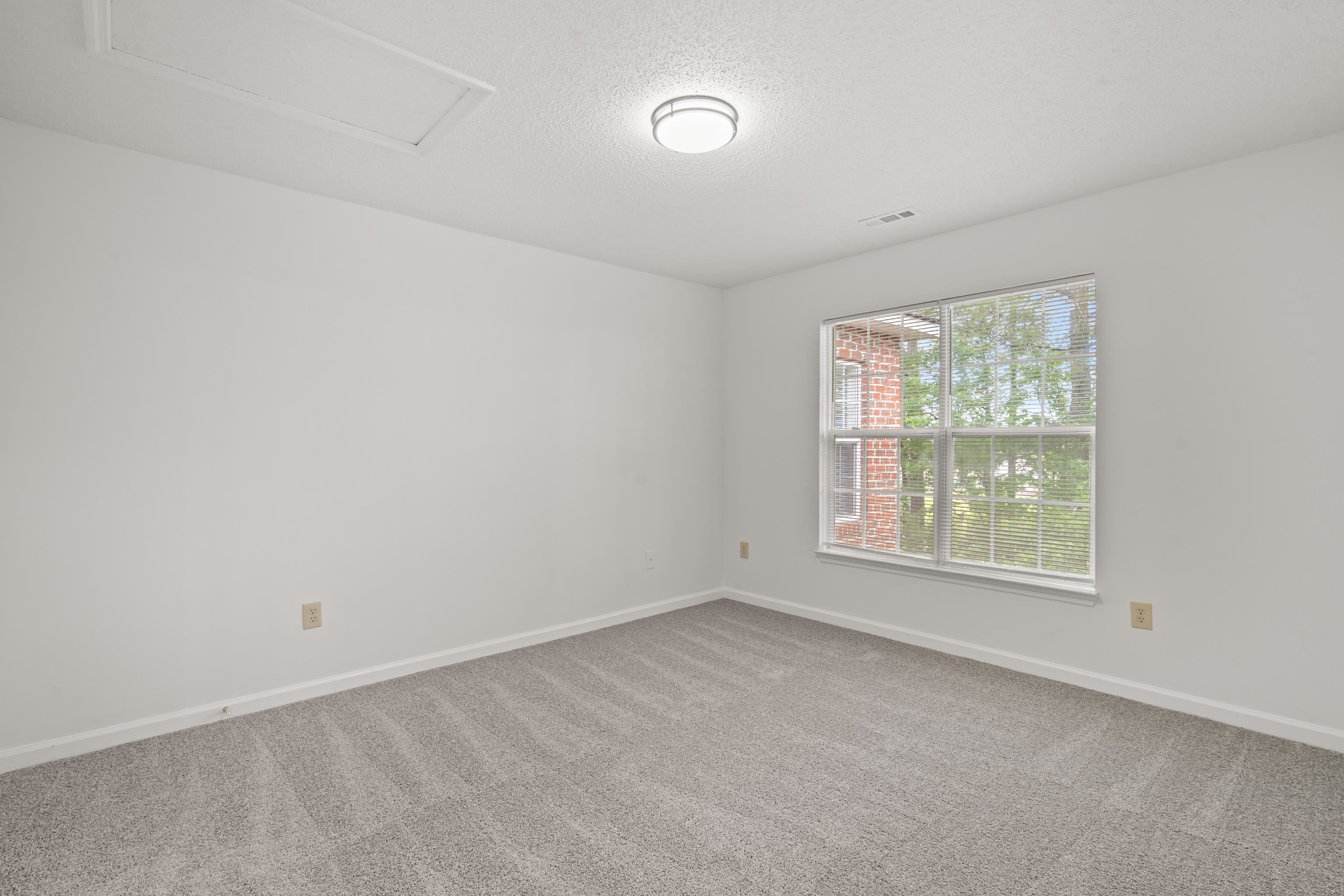 4243 Villas Dr. Property Photo 16