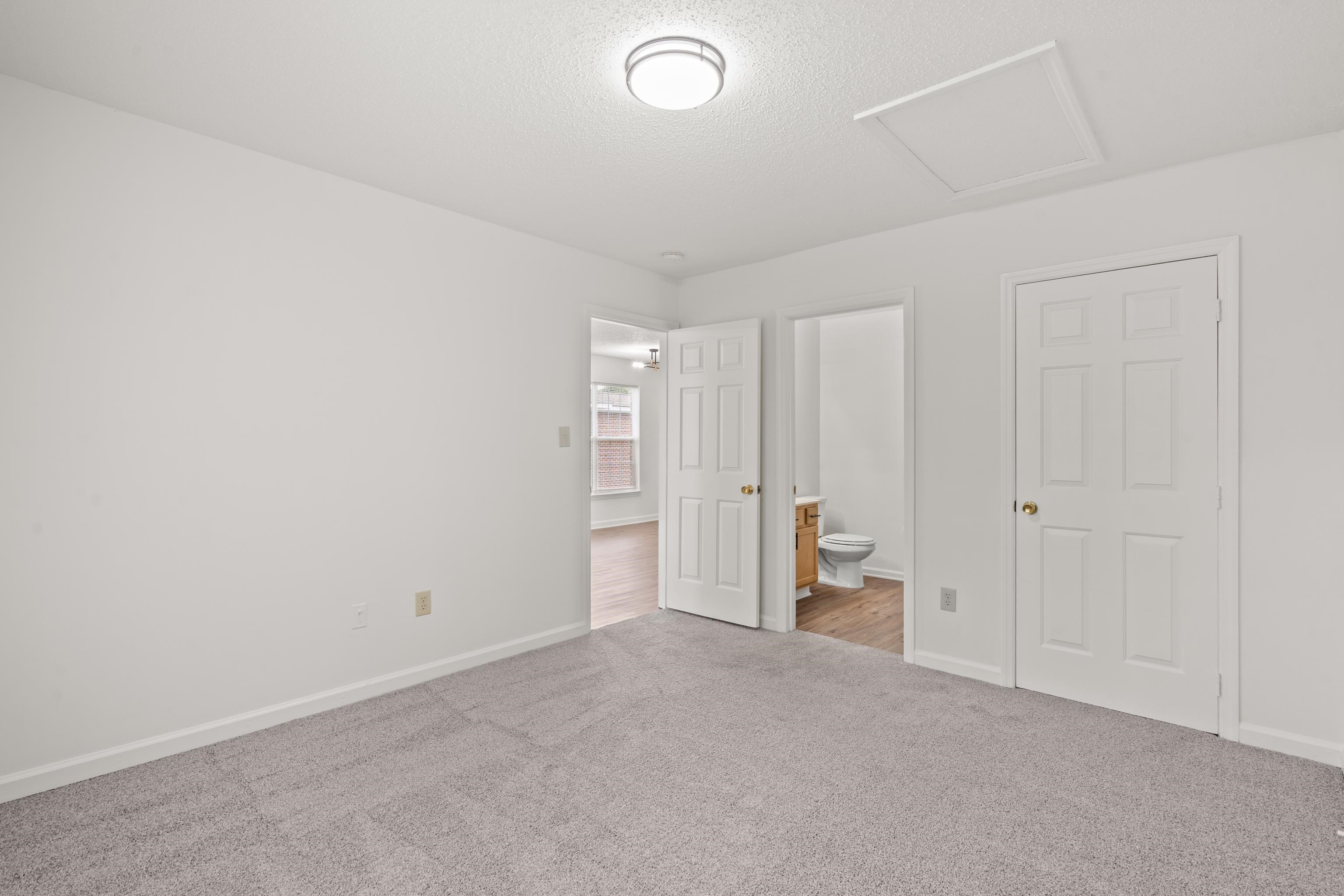 4243 Villas Dr. Property Photo 17