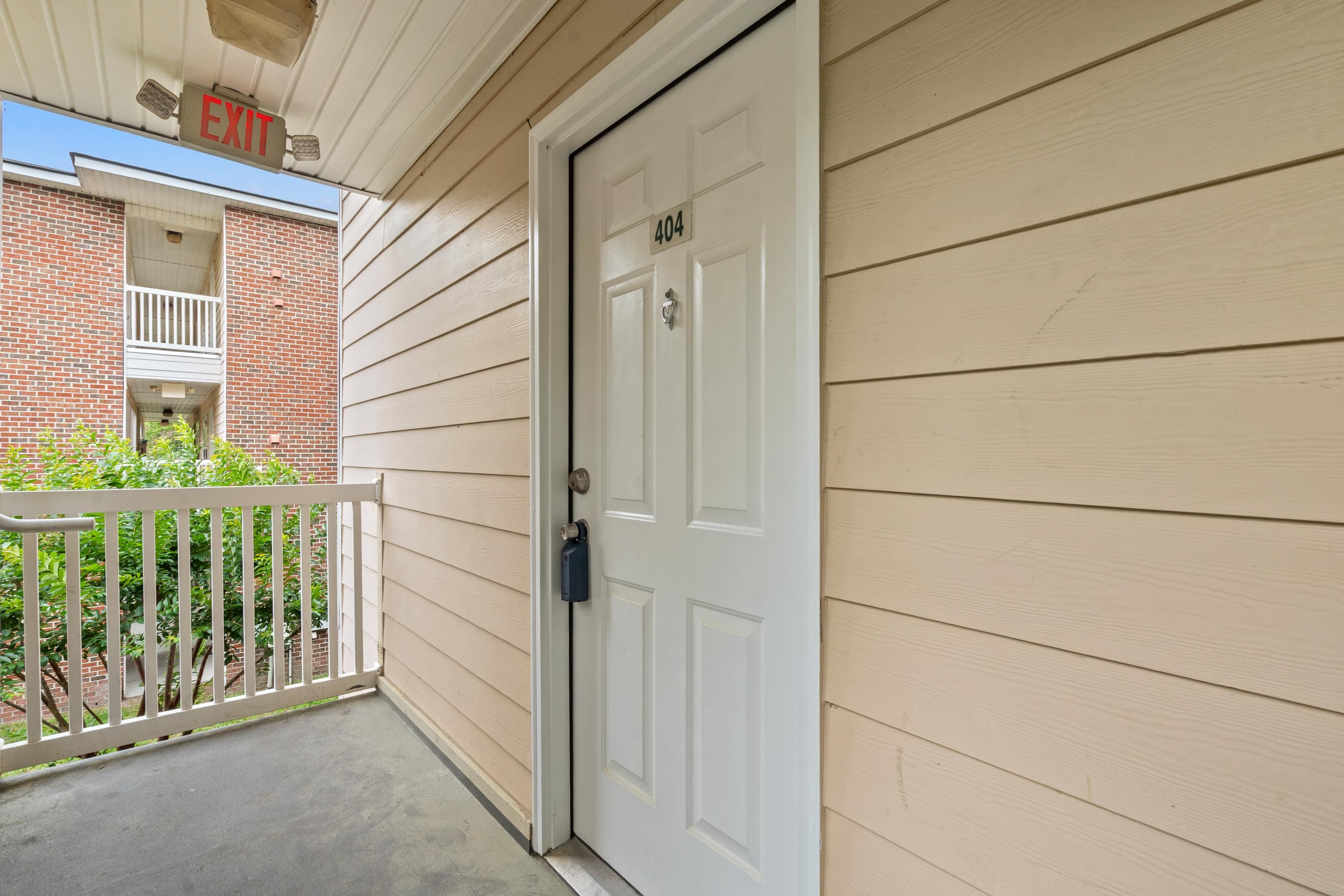 4247 Villas Dr. Property Photo 4
