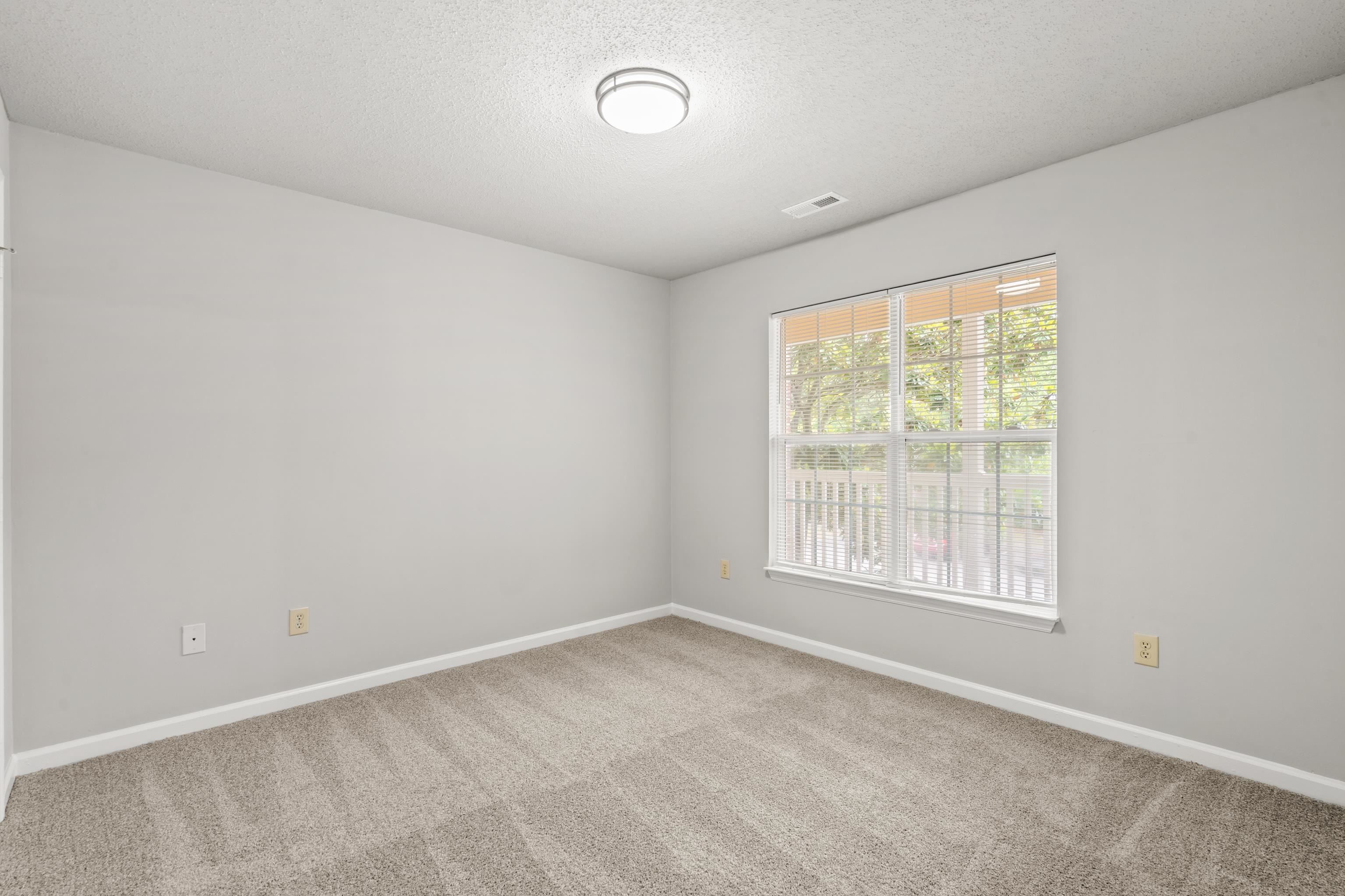 4247 Villas Dr. Property Photo 8