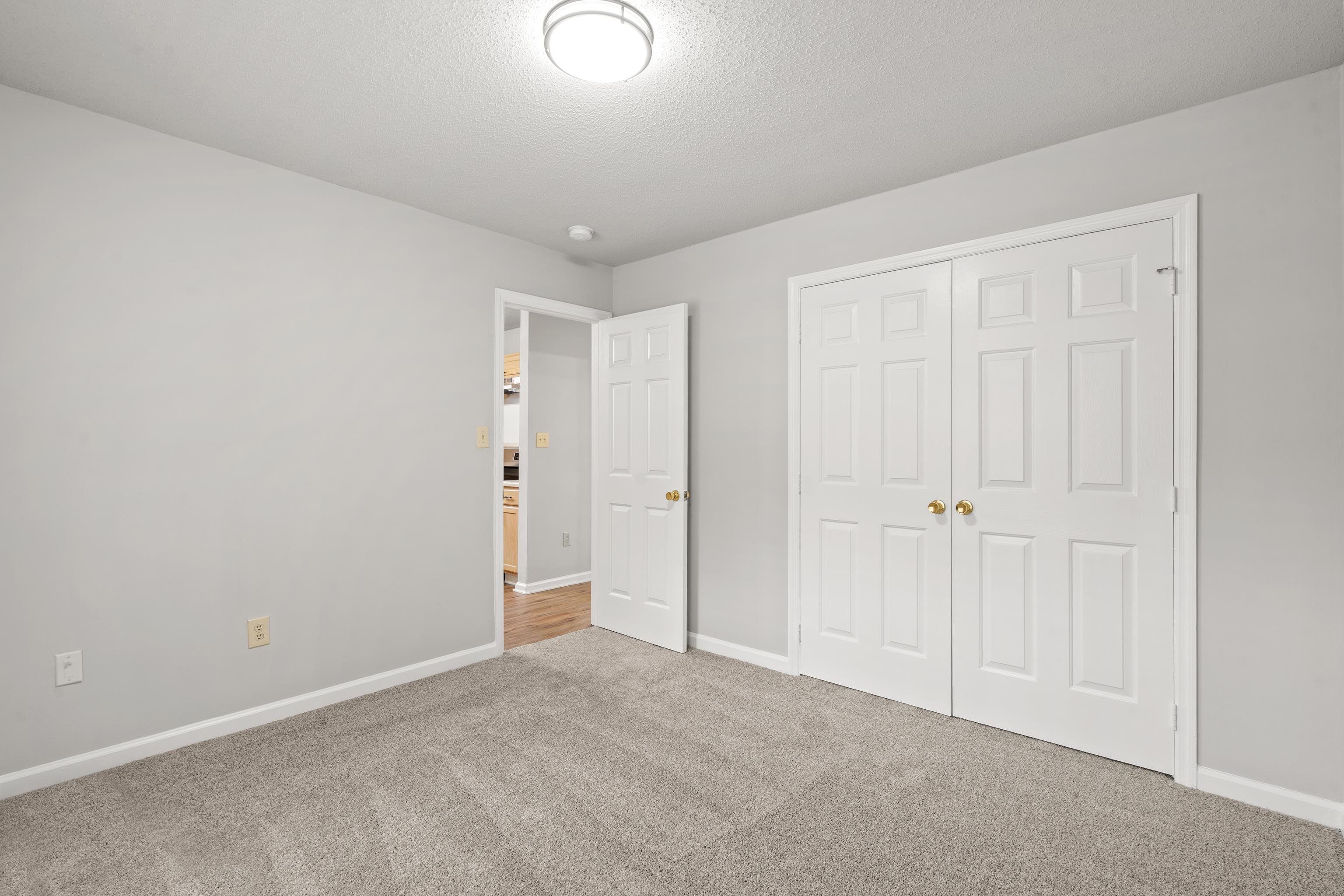 4247 Villas Dr. Property Photo 9