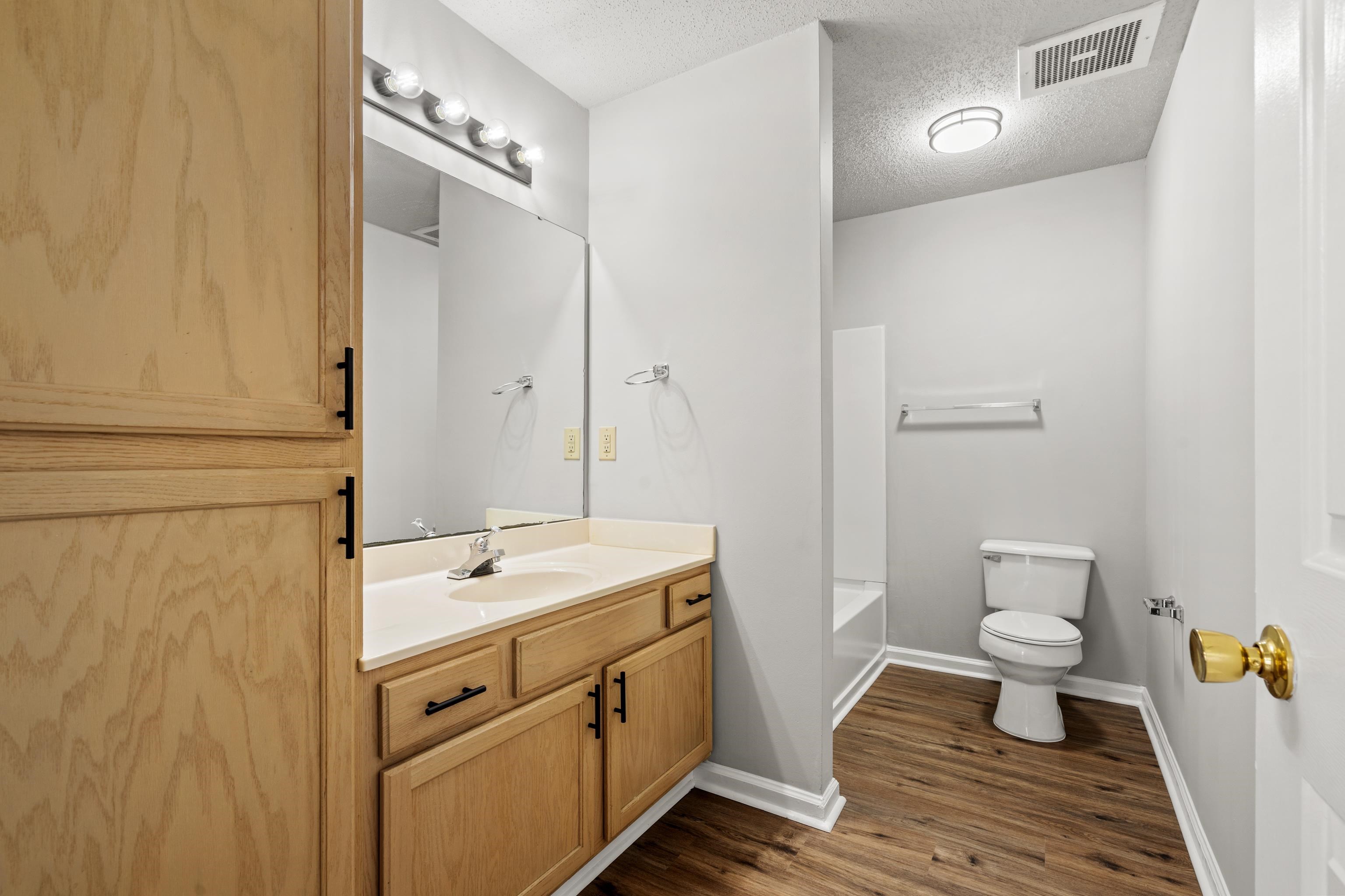 4247 Villas Dr. Property Photo 10