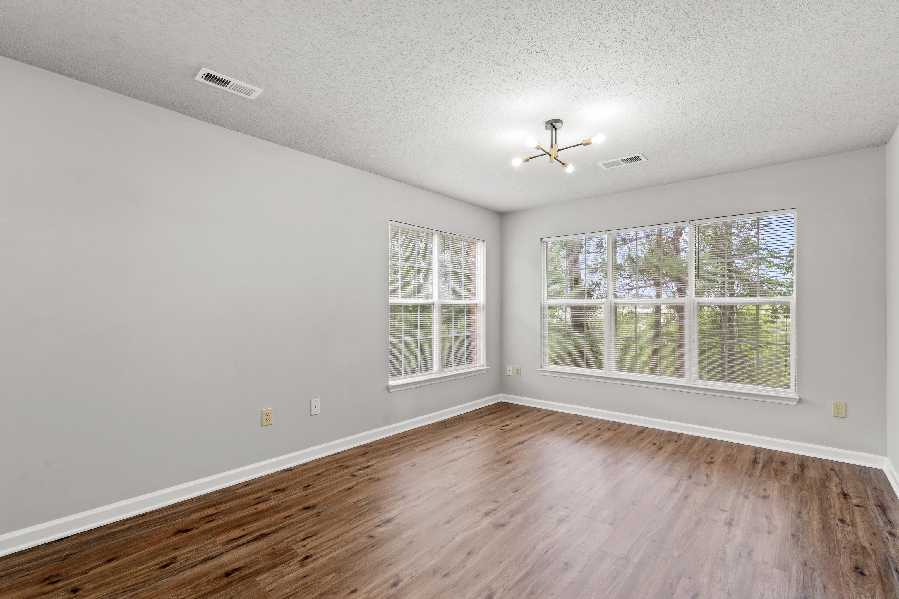 4247 Villas Dr. Property Photo 13