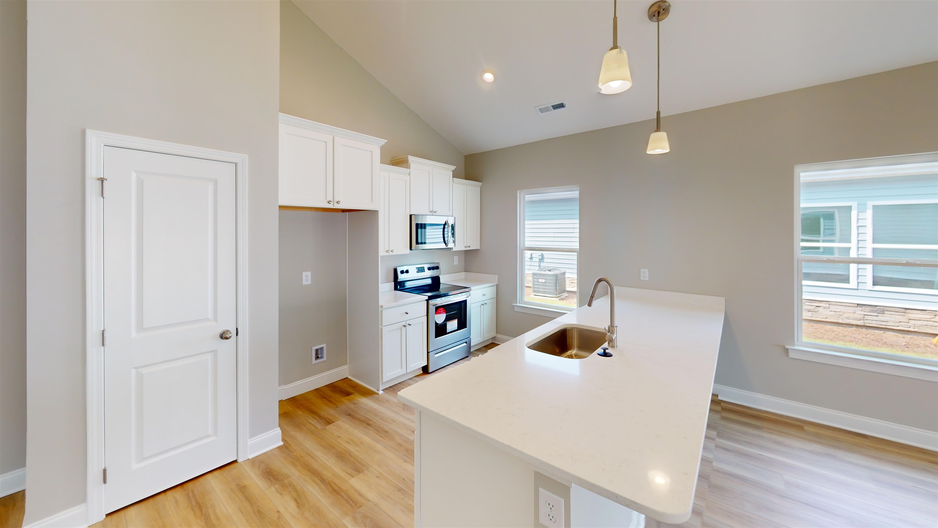 1040 Moen Loop Property Photo 9