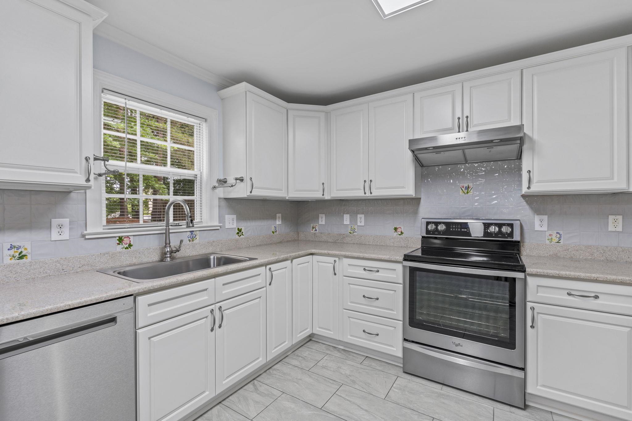 136 Molinia Dr. Property Photo 10