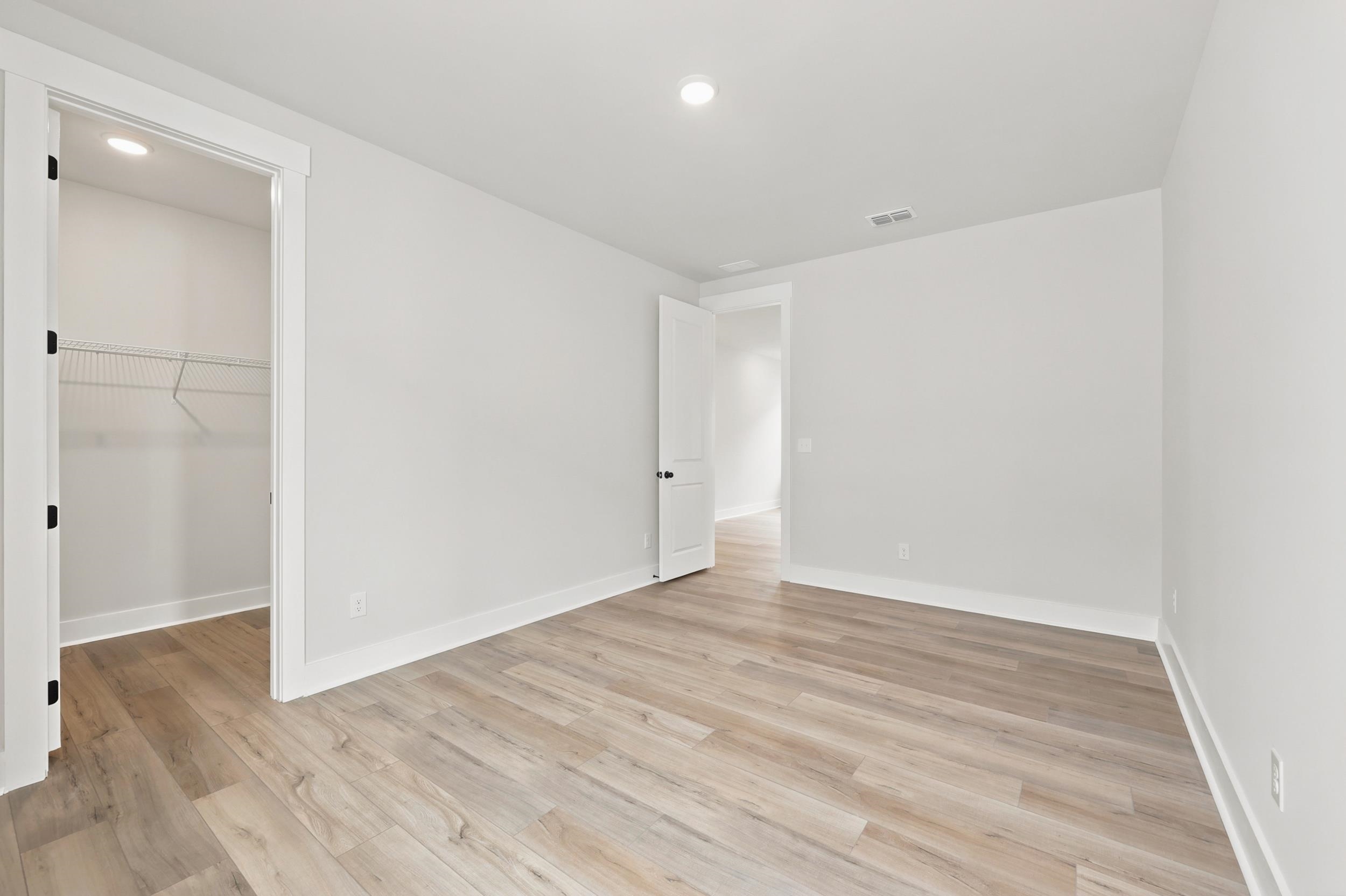 996 Triton Ave. Property Photo 32