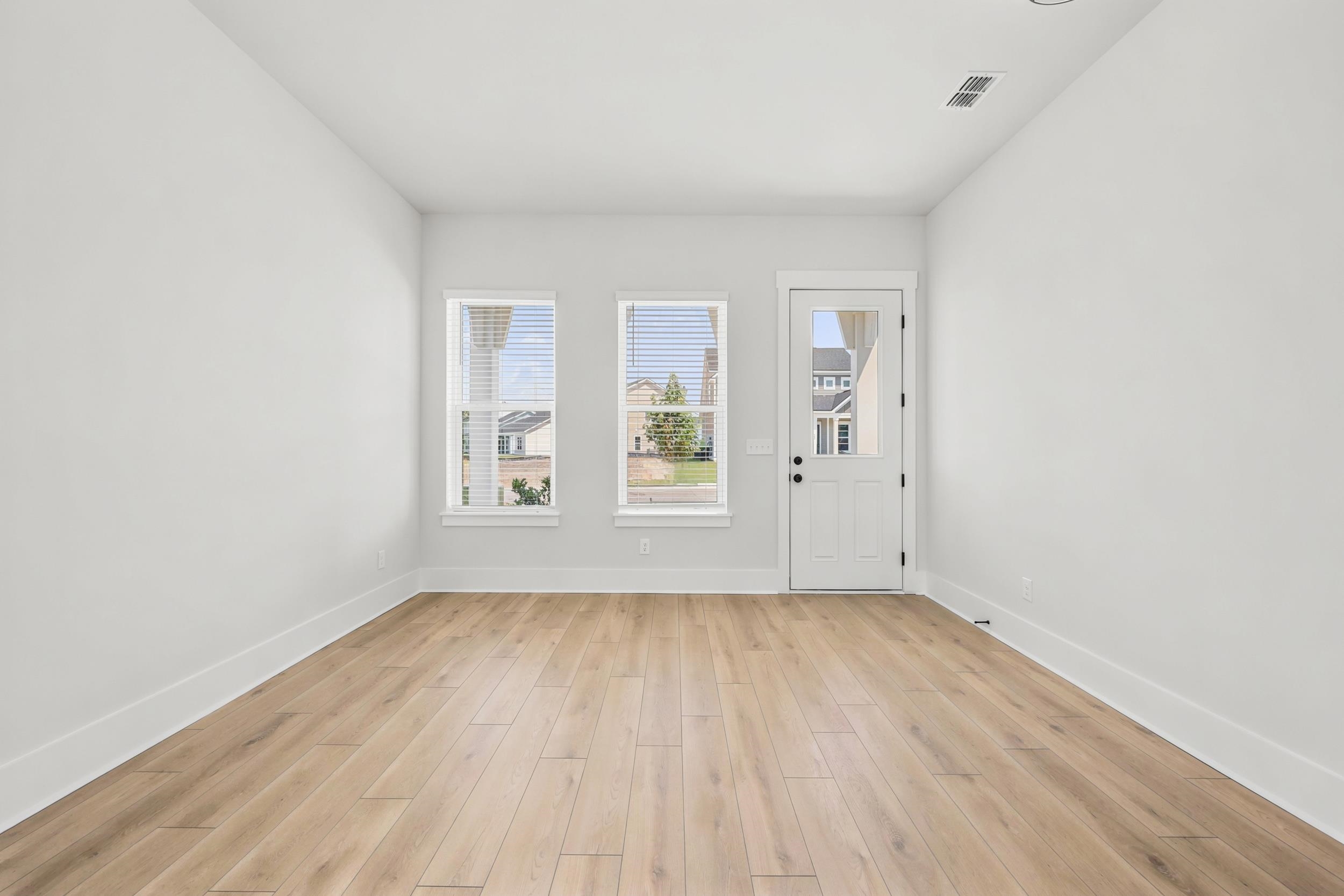 988 Triton Ave. Property Photo 11