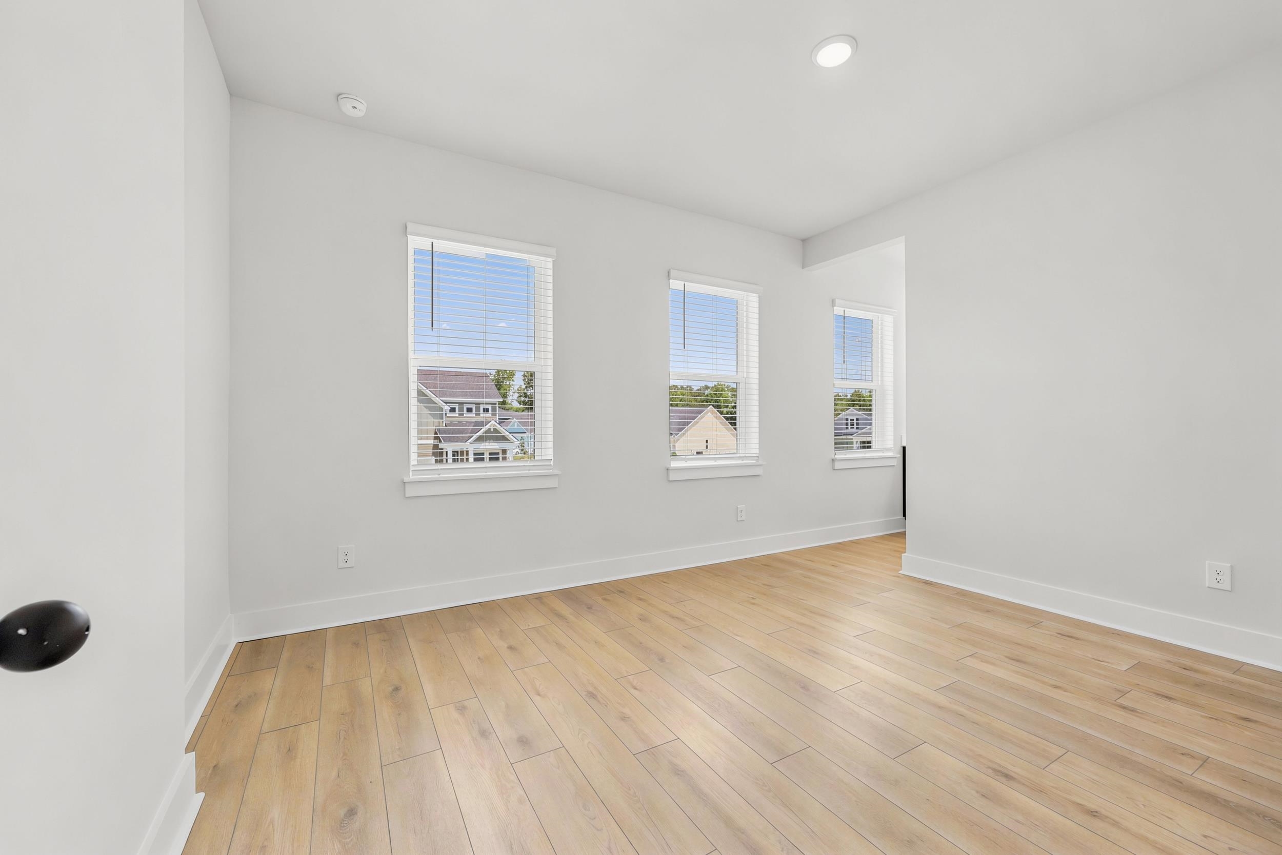 988 Triton Ave. Property Photo 36