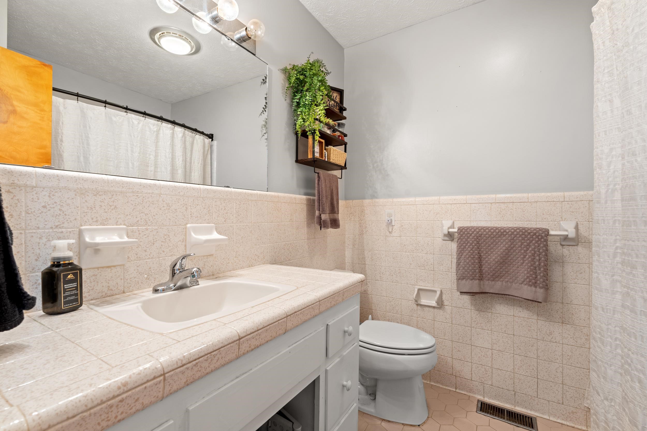 410 Paul St. Property Photo 32