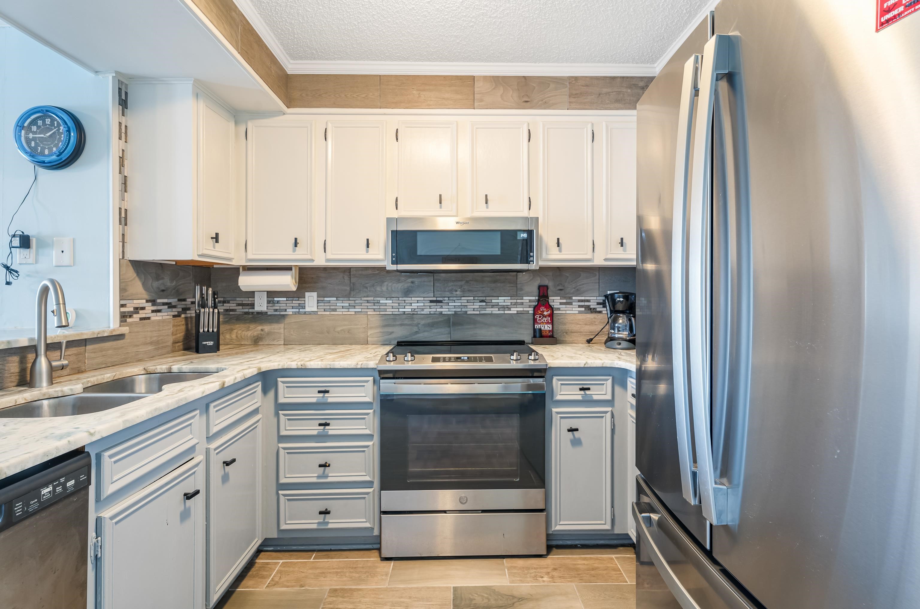 9581 Shore Dr. Property Photo 6