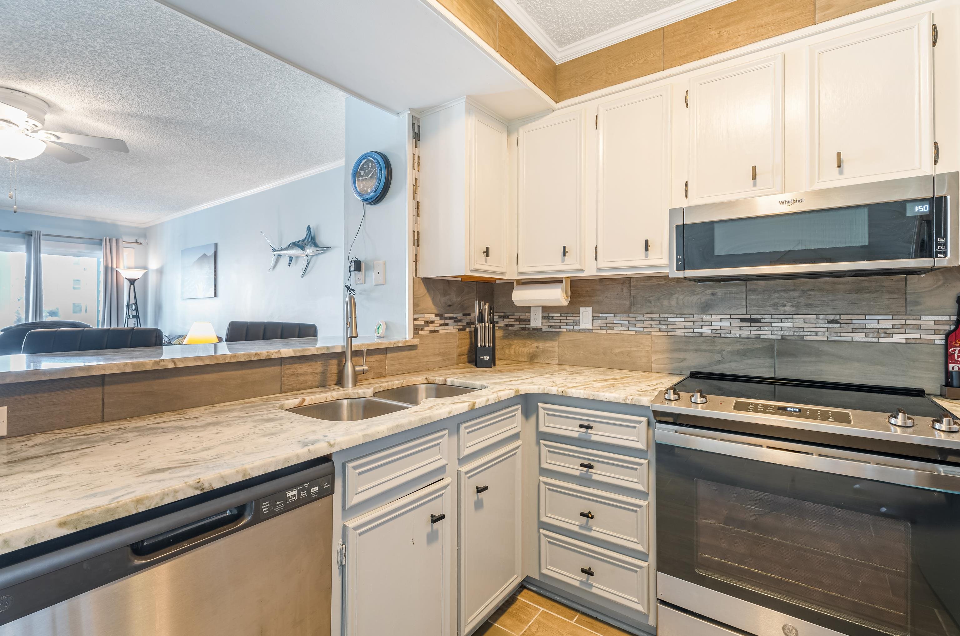 9581 Shore Dr. Property Photo 8
