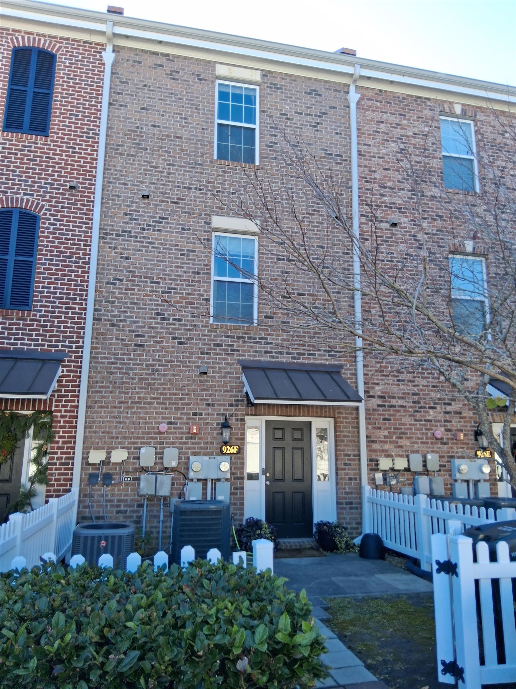 926 Price Ln. Property Photo 1