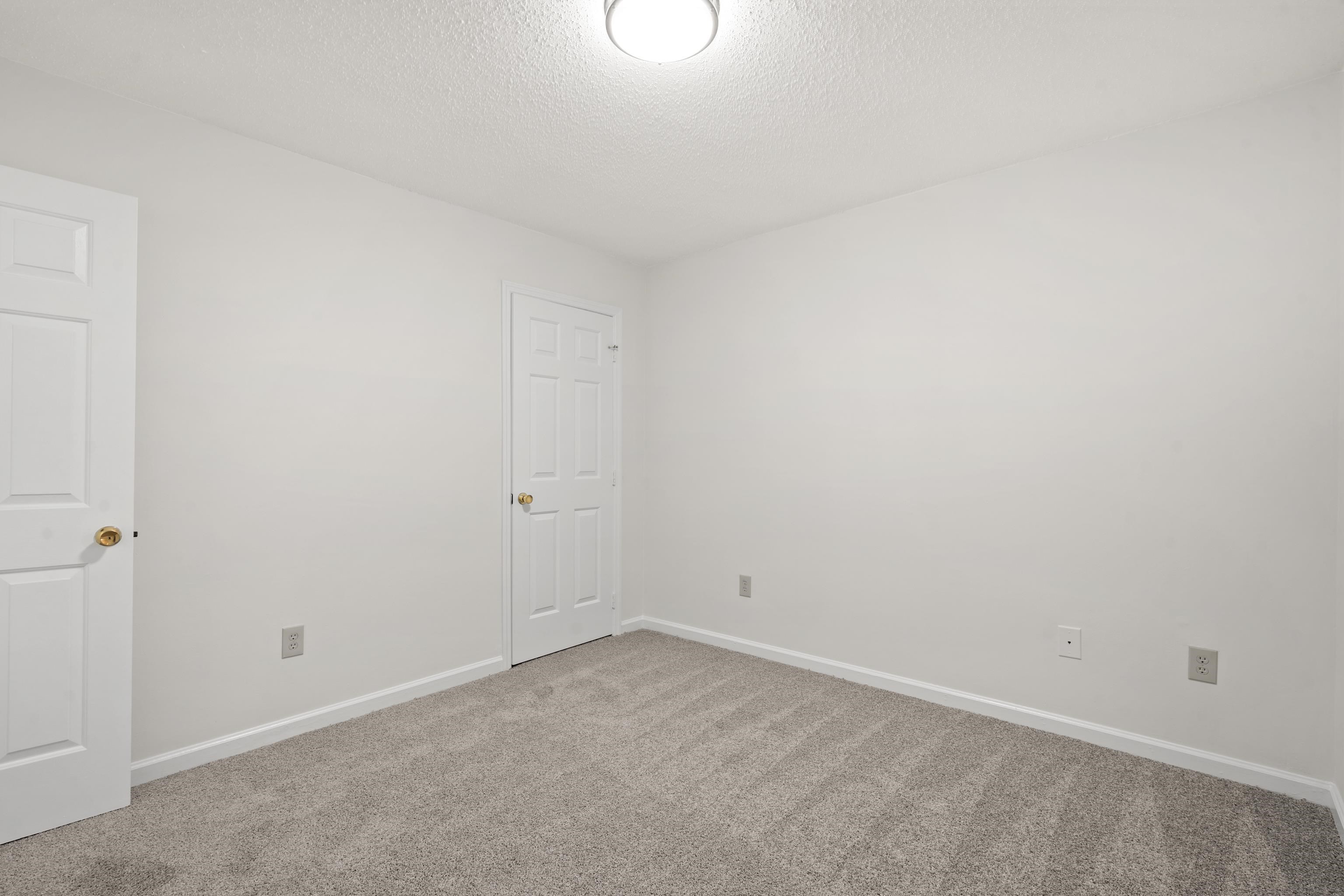 4251 Villas Dr. Property Photo 4