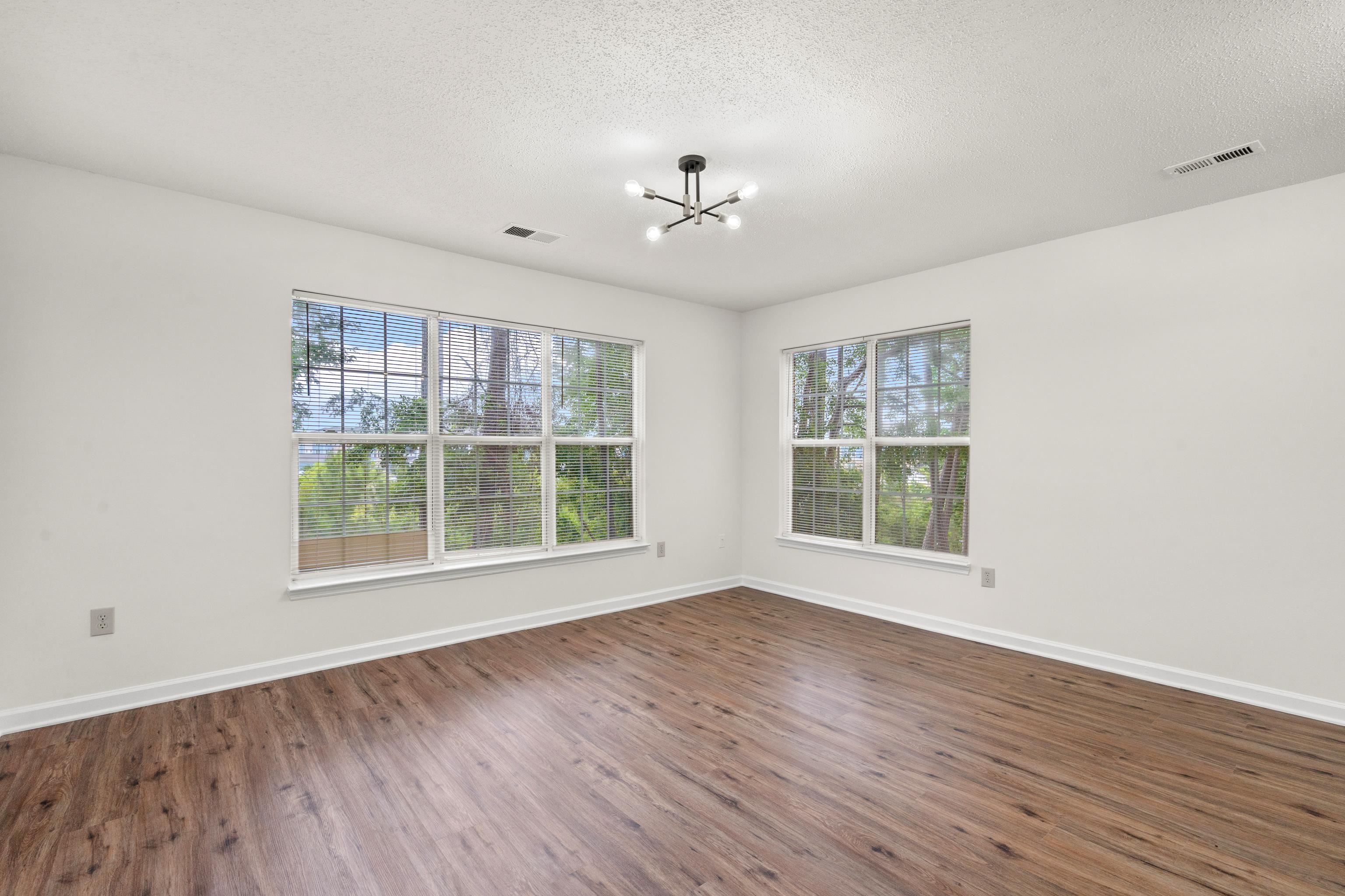 4251 Villas Dr. Property Photo 12