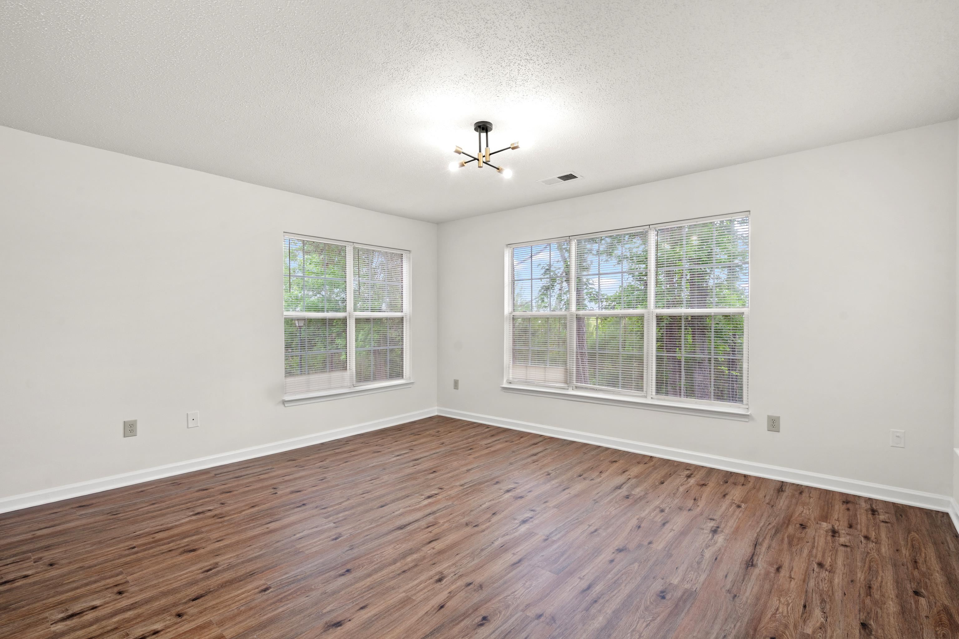 4251 Villas Dr. Property Photo 13