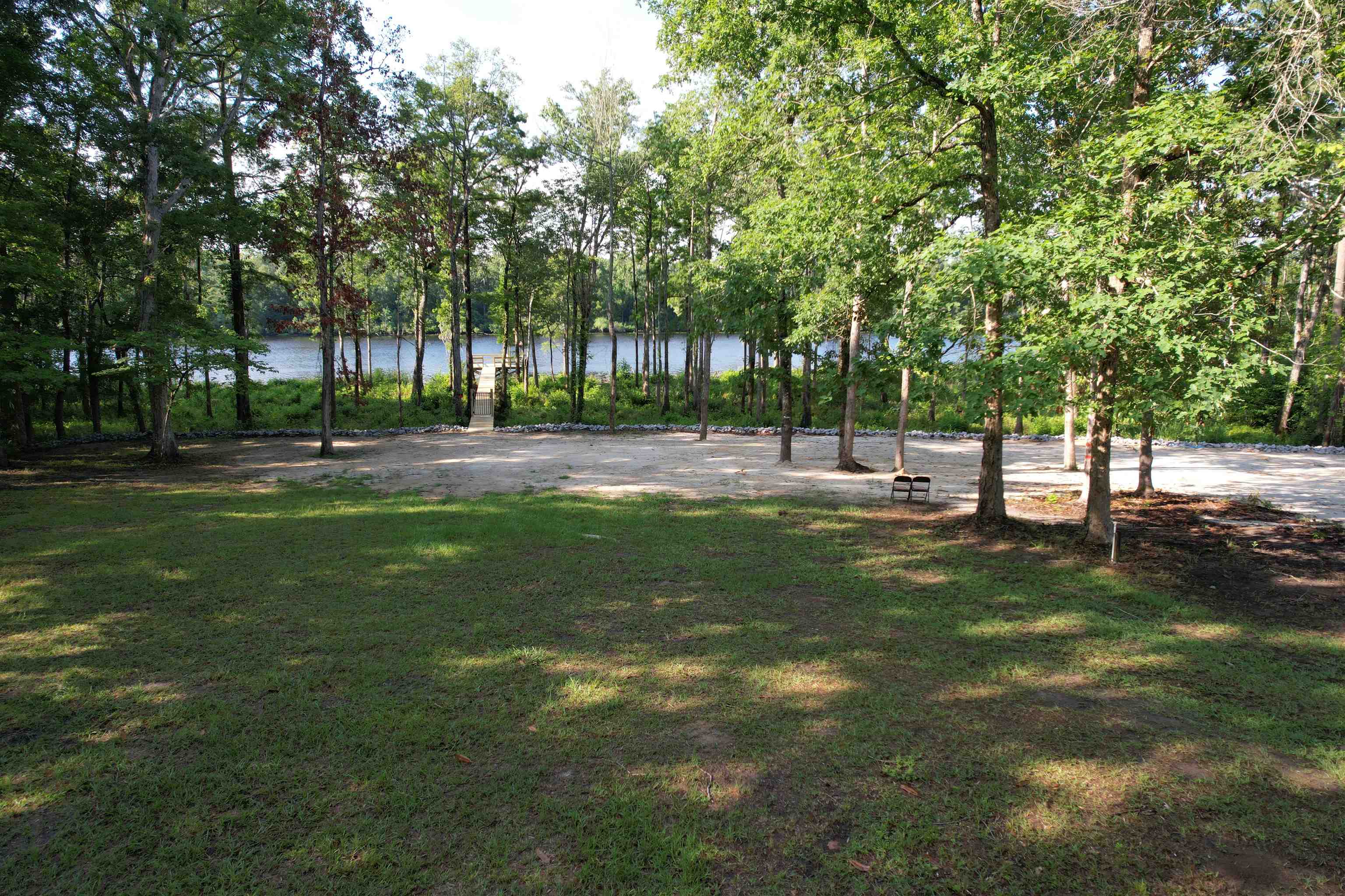 598 Comanche Dr. Property Photo 4