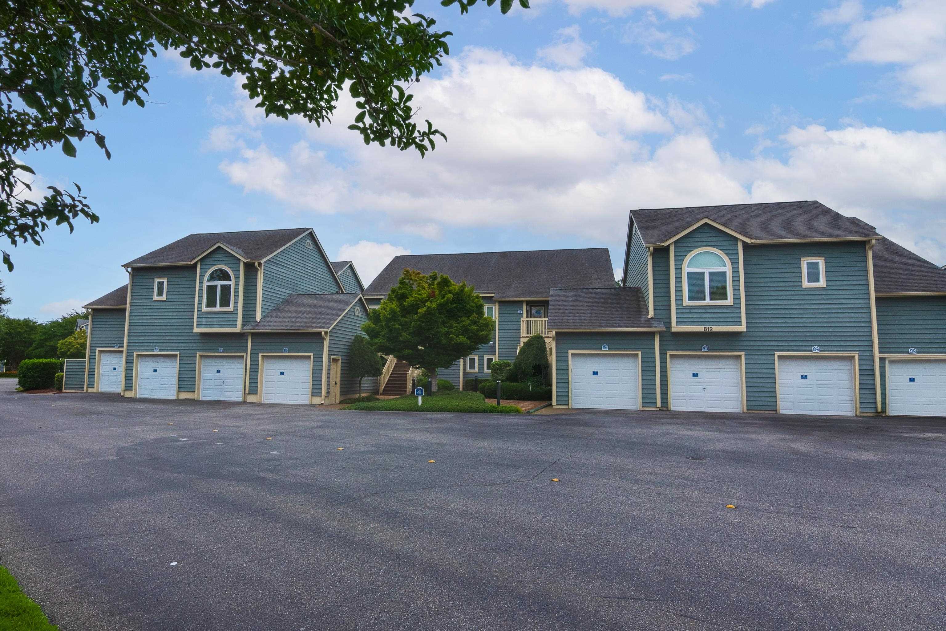 800 Castleford Circle Property Photo 1