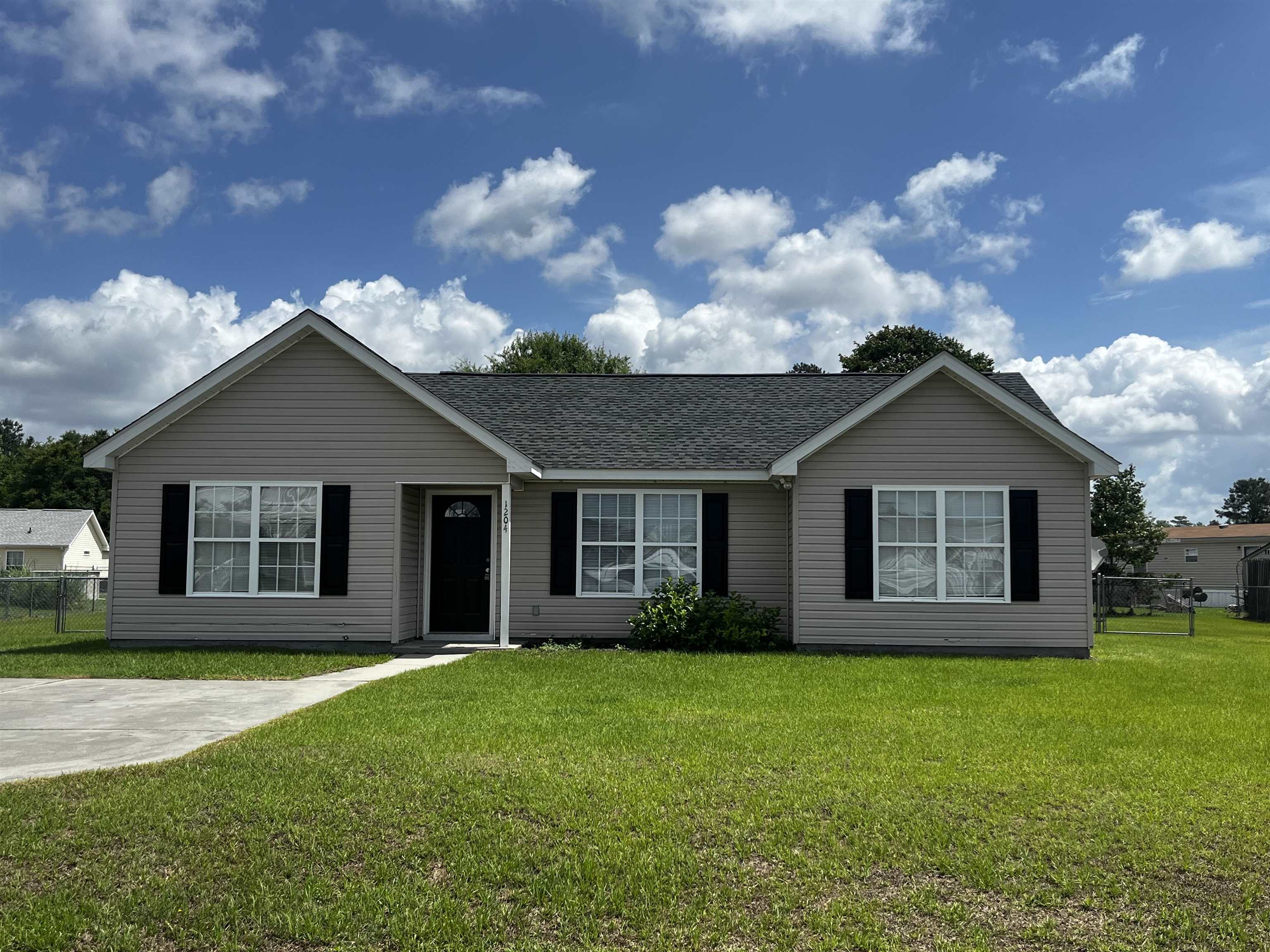 1204 Midvale Dr. Property Photo 2