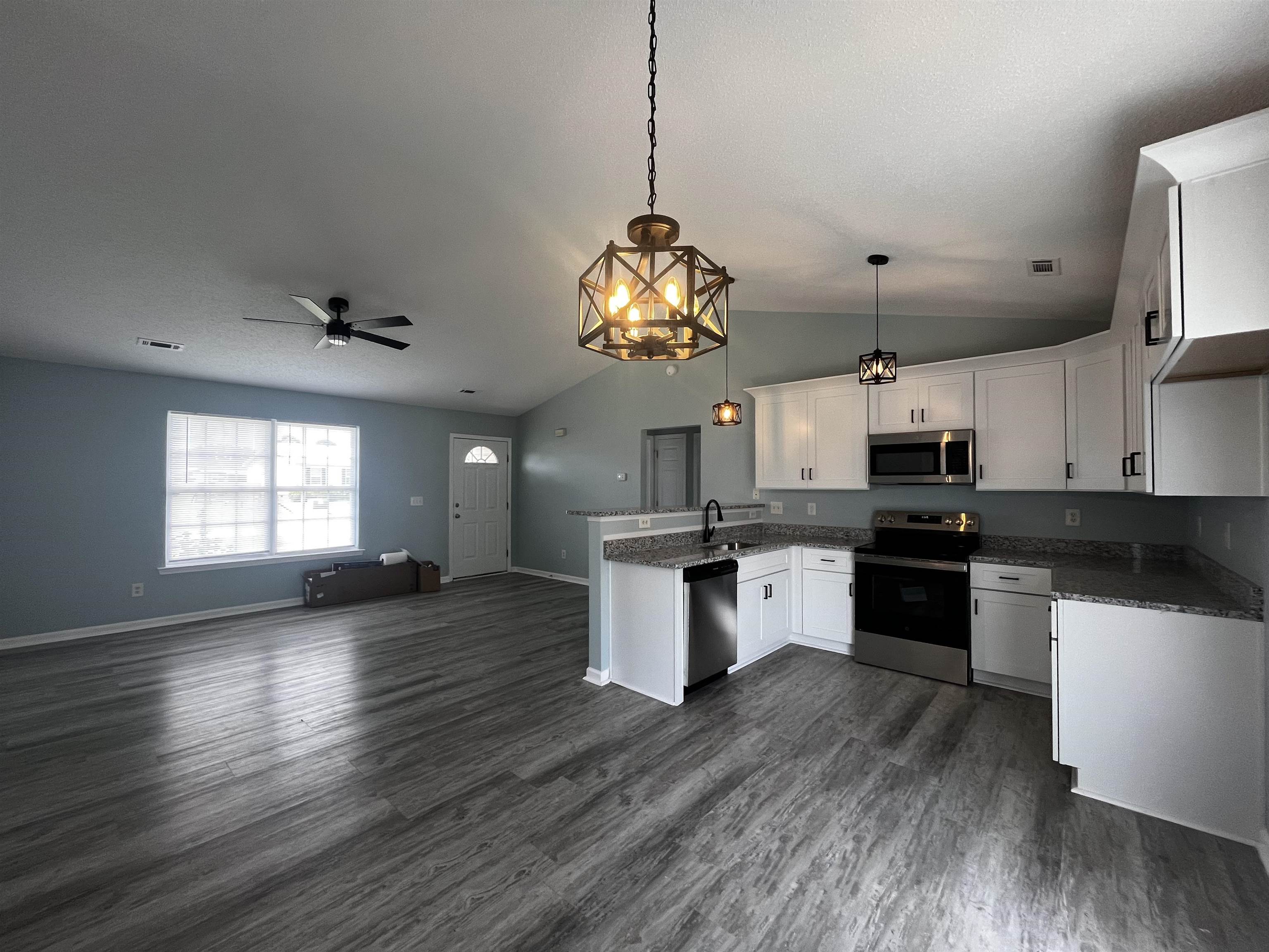 1204 Midvale Dr. Property Photo 4