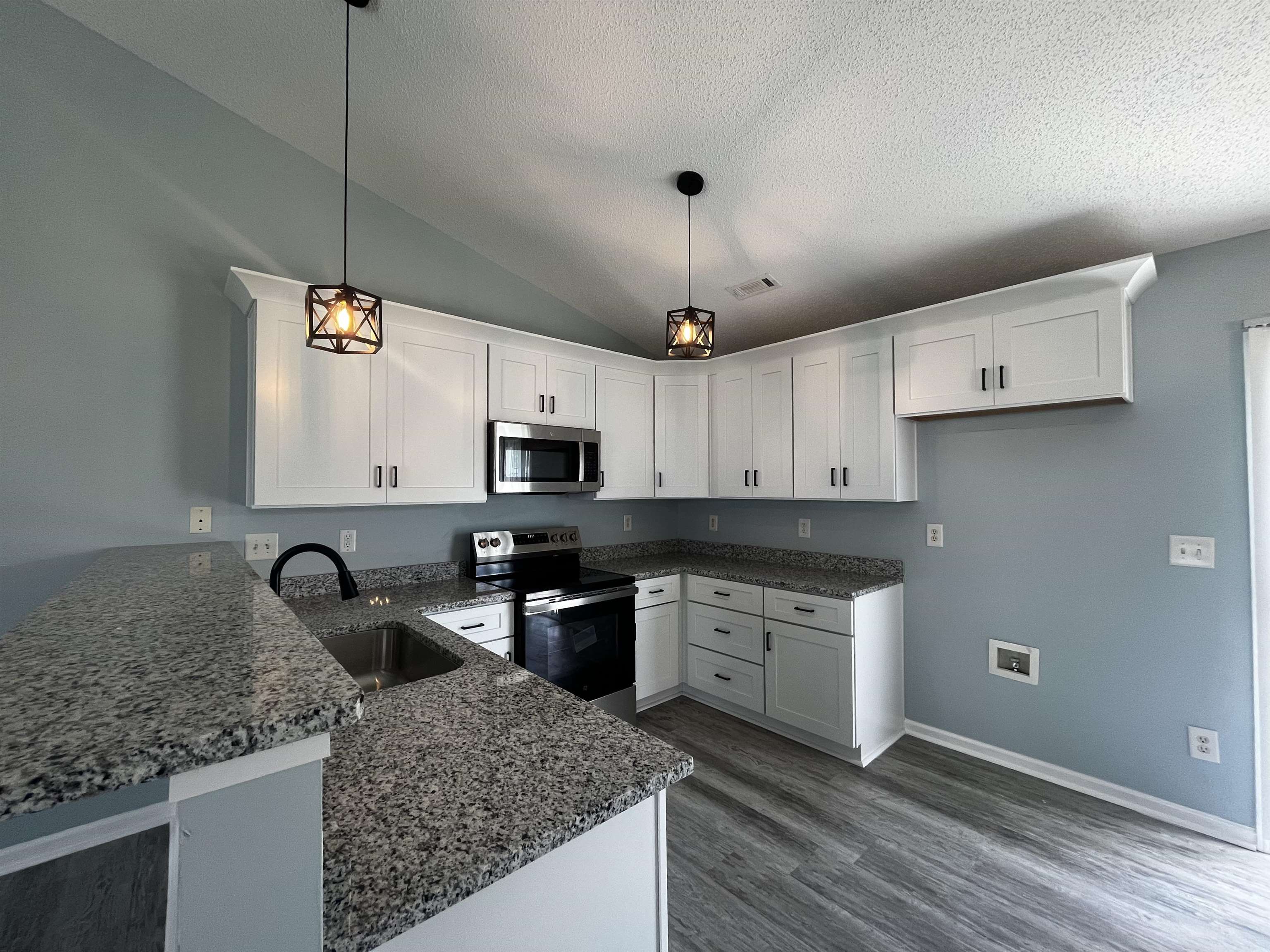 1204 Midvale Dr. Property Photo 6