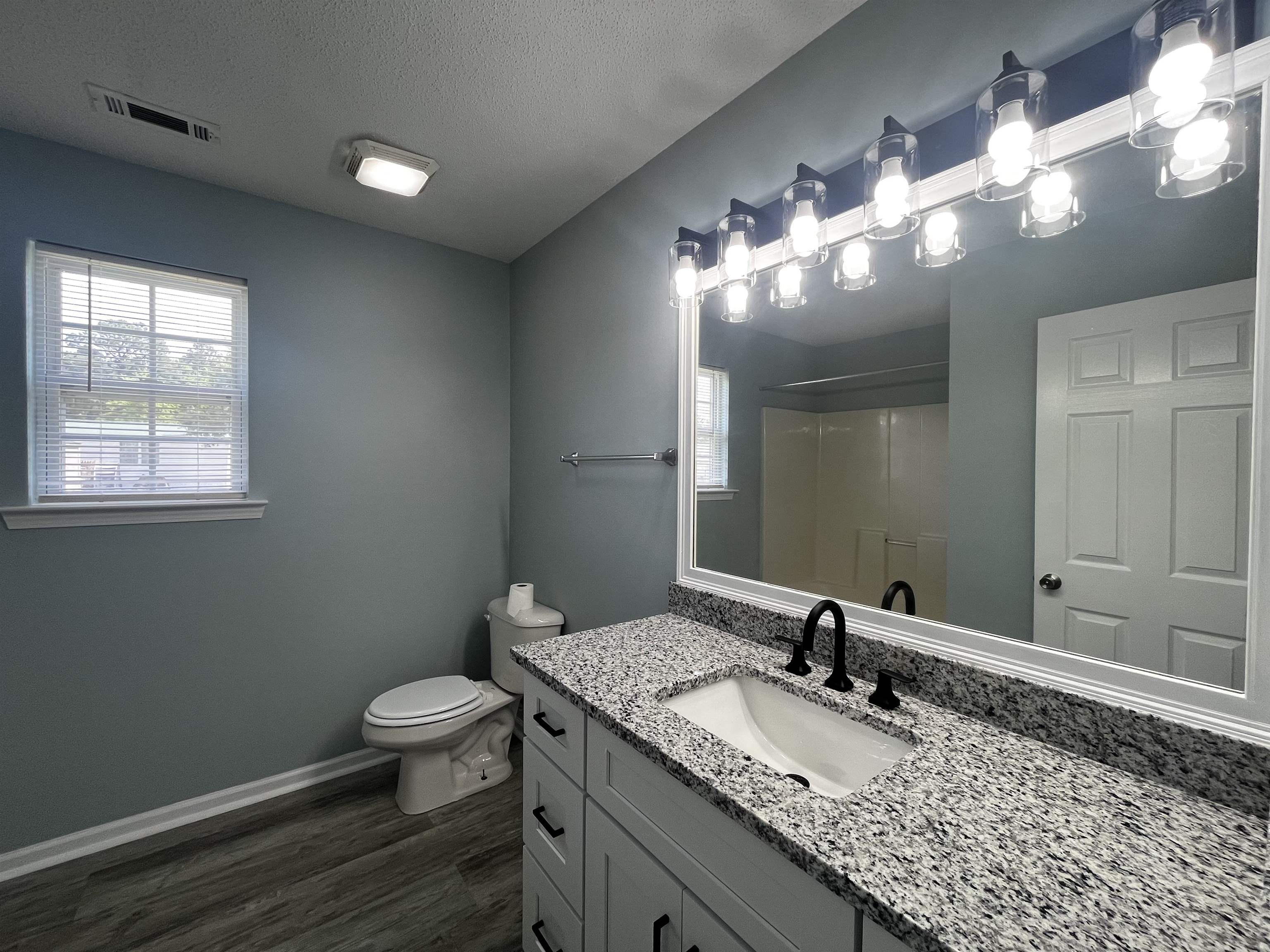 1204 Midvale Dr. Property Photo 10