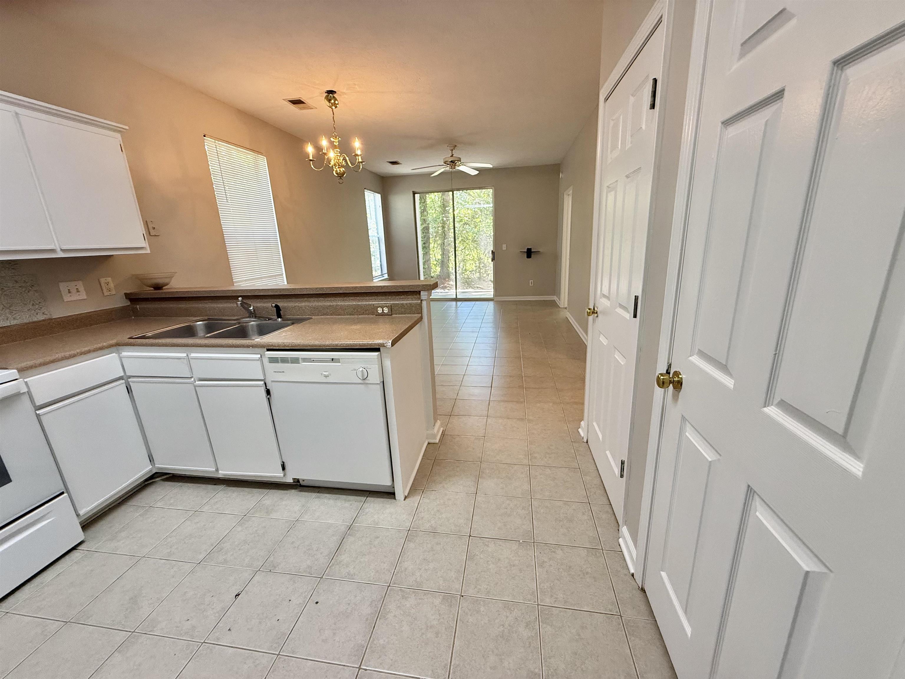 492 River Oaks Dr. Property Photo 3