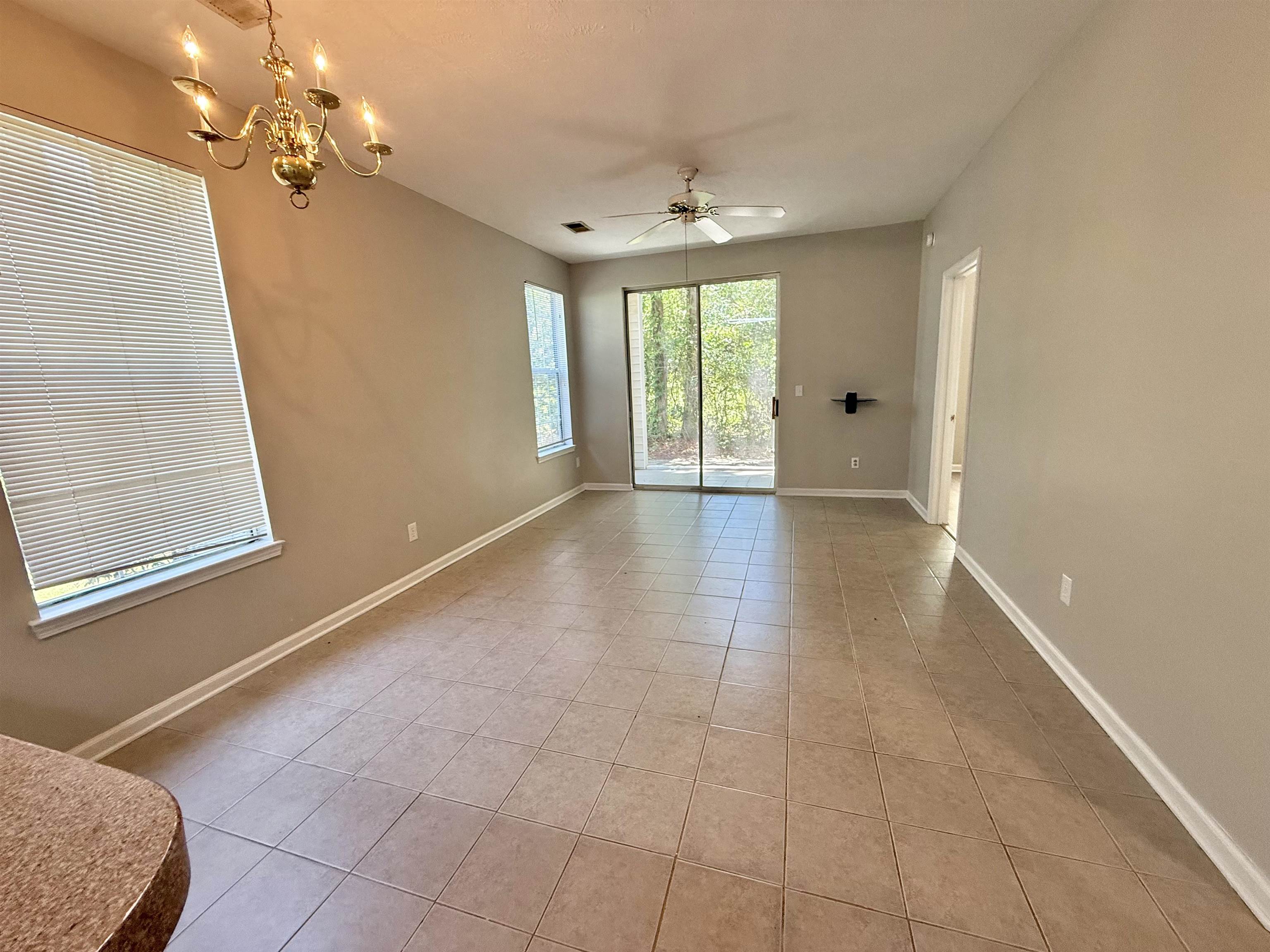 492 River Oaks Dr. Property Photo 6