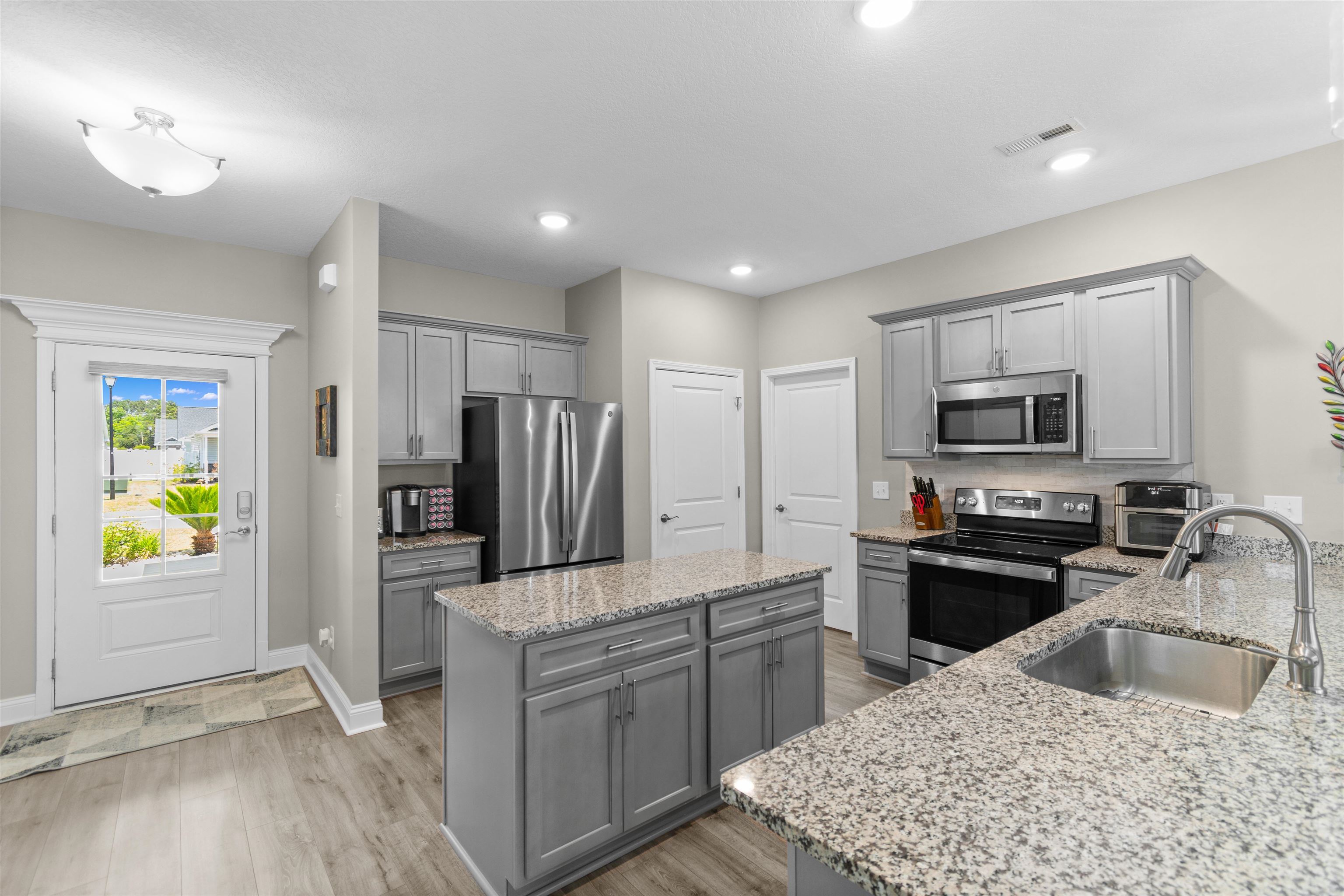 708 Hobonny Loop Property Photo 6
