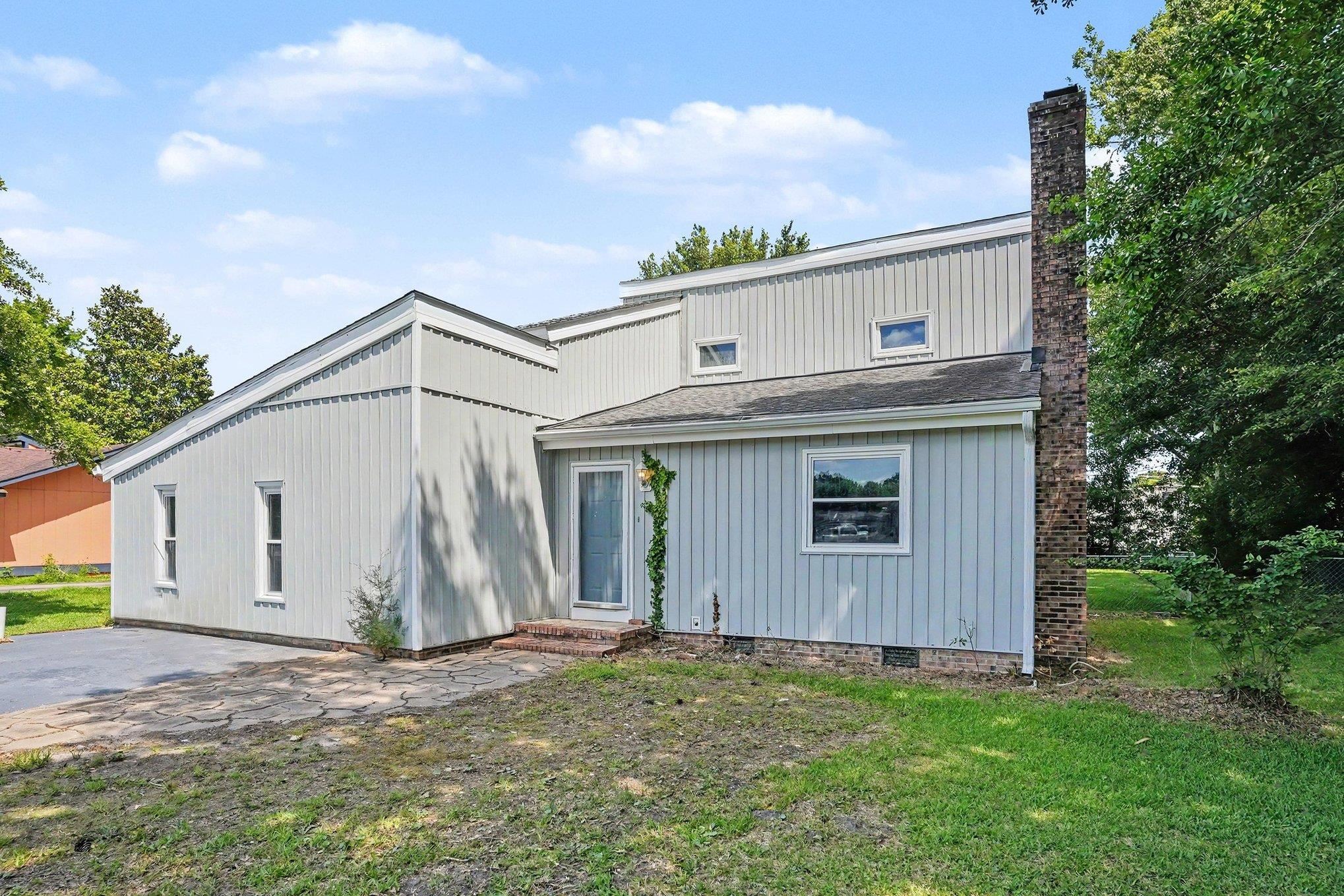 213 Caropine Dr. Property Photo 2