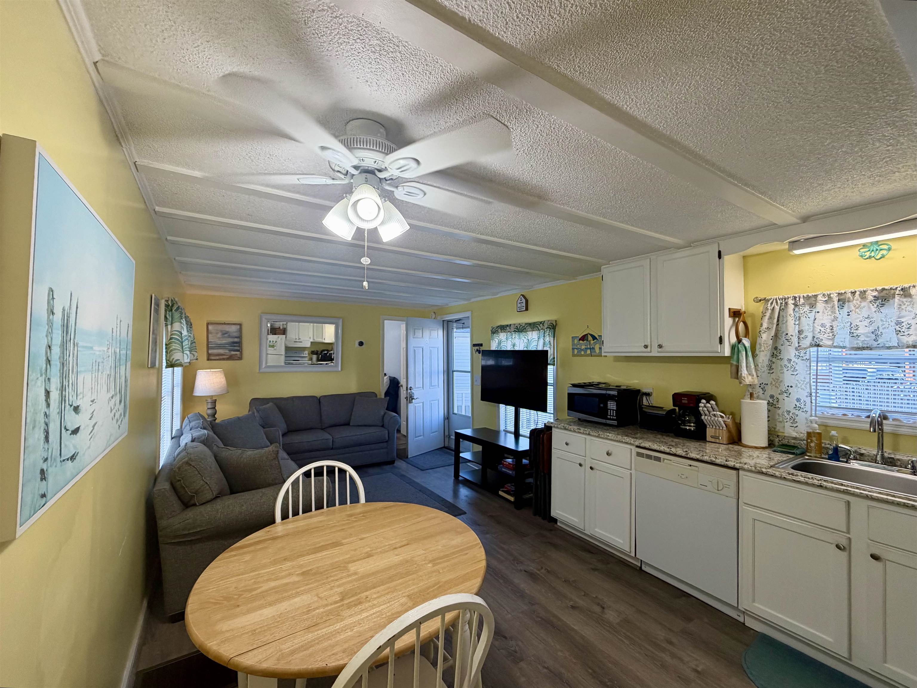 1839 Lark Dr. Property Photo 8