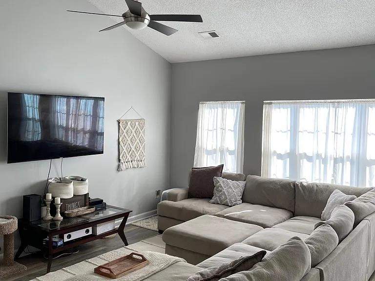 3931 Gladiola Ct. Property Photo 2